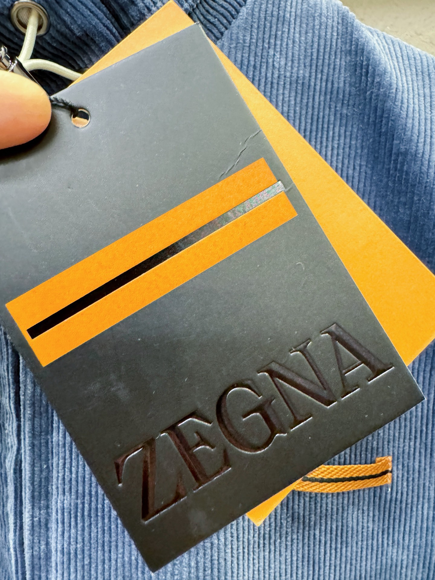 Ermenegildo Zeg*a杰*亚 2025秋冬新款灯芯绒夹克外套 定制面料 设计造型增添了一份干