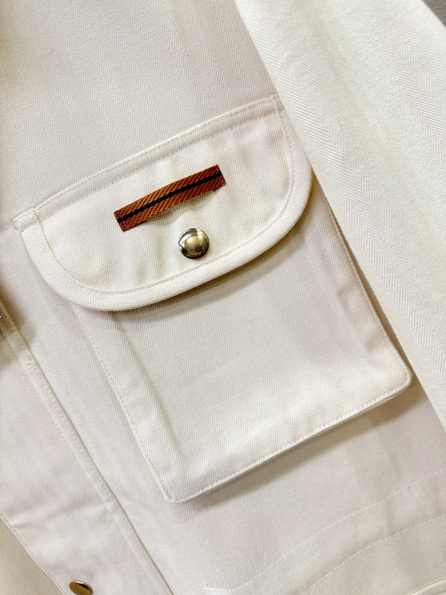 Ermenegildo Zeg*a杰*亚 2025秋冬新款夹克外套 定制面料 设计造型增添了一份干练与精