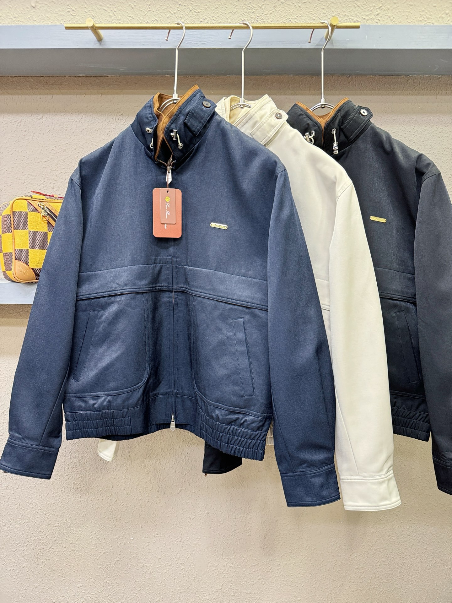 Ermenegildo Zeg*a杰*亚 2025秋冬新款夹克外套 定制面料 设计造型增添了一份干练与精