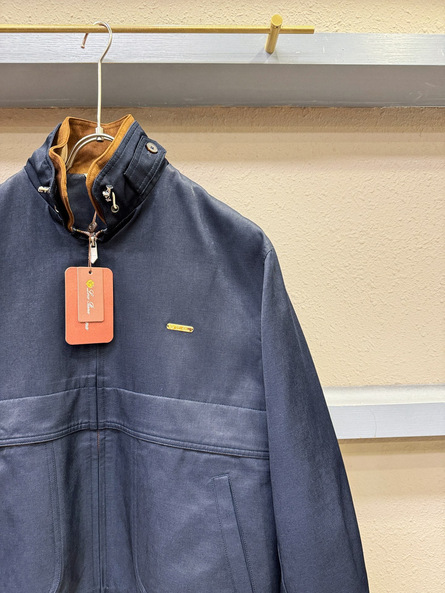 Ermenegildo Zeg*a杰*亚 2025秋冬新款夹克外套 定制面料 设计造型增添了一份干练与精