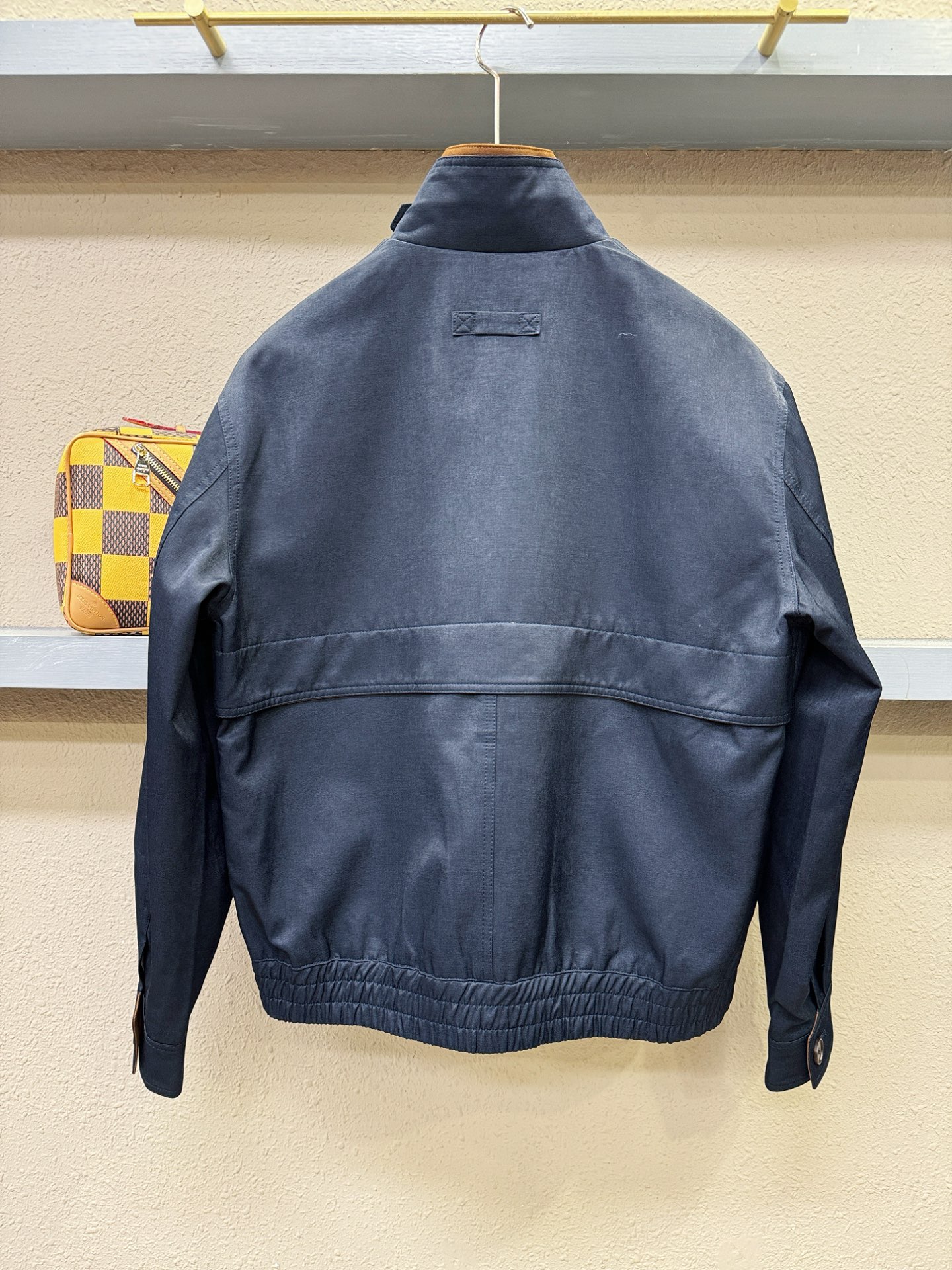 Ermenegildo Zeg*a杰*亚 2025秋冬新款夹克外套 定制面料 设计造型增添了一份干练与精