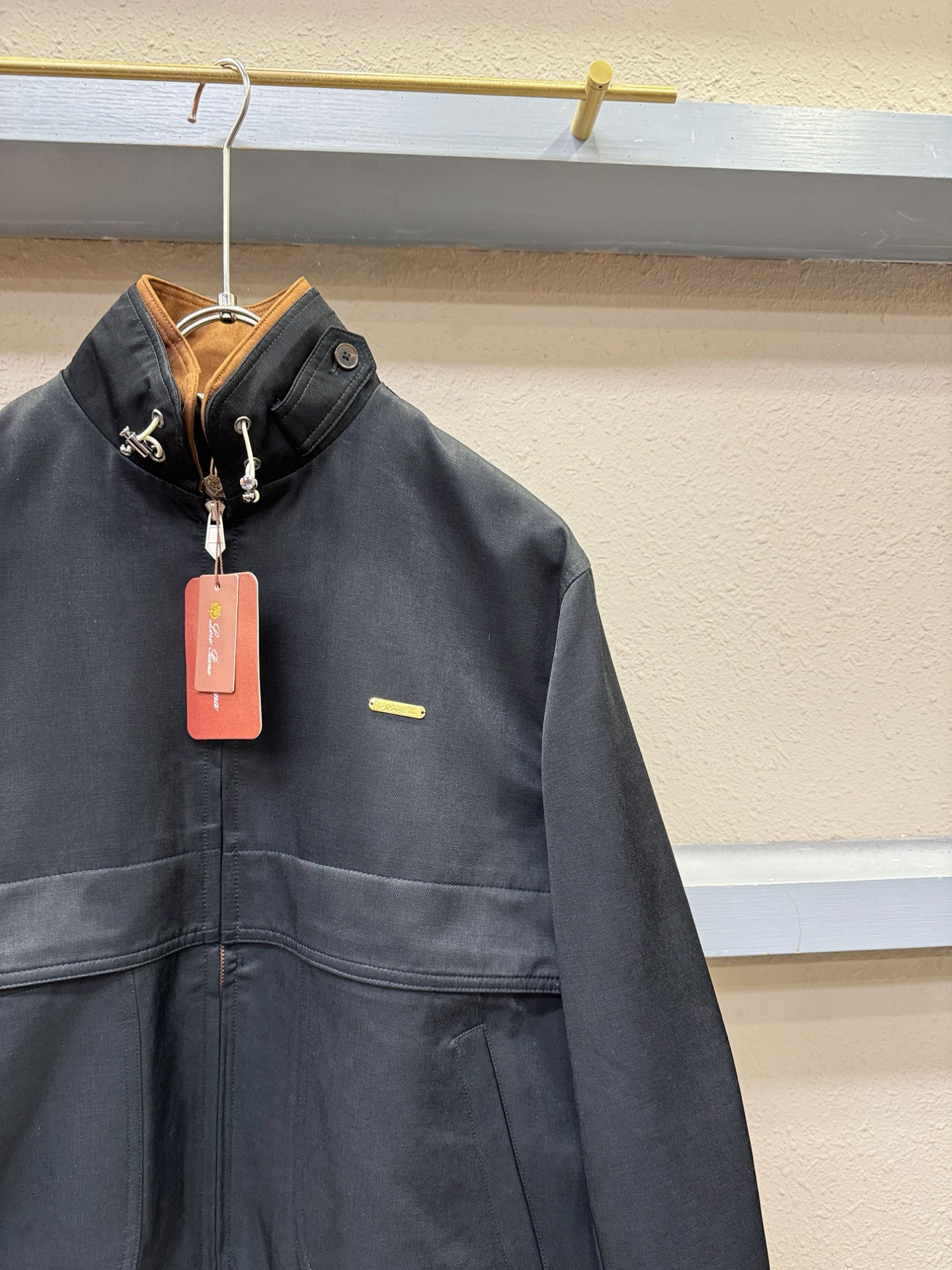 Ermenegildo Zeg*a杰*亚 2025秋冬新款夹克外套 定制面料 设计造型增添了一份干练与精