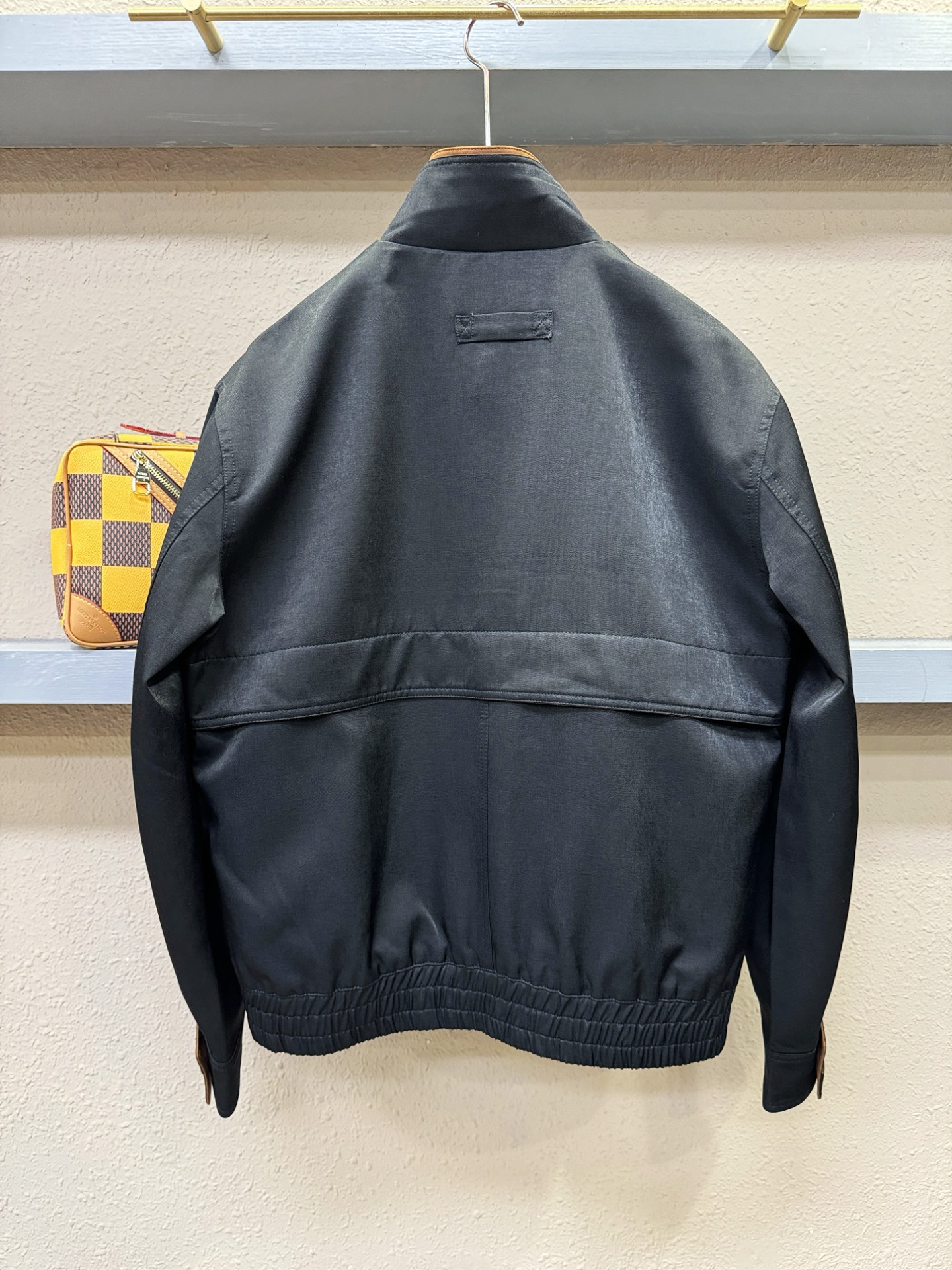 Ermenegildo Zeg*a杰*亚 2025秋冬新款夹克外套 定制面料 设计造型增添了一份干练与精