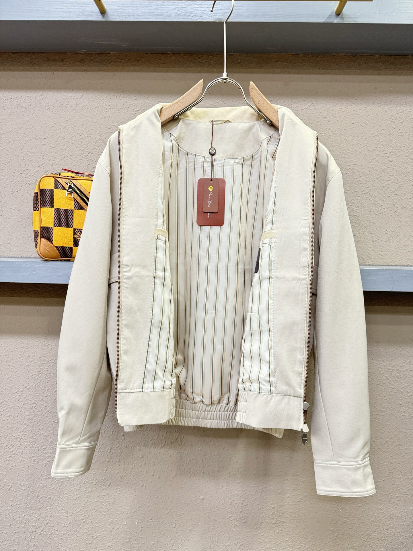 Ermenegildo Zeg*a杰*亚 2025秋冬新款夹克外套 定制面料 设计造型增添了一份干练与精