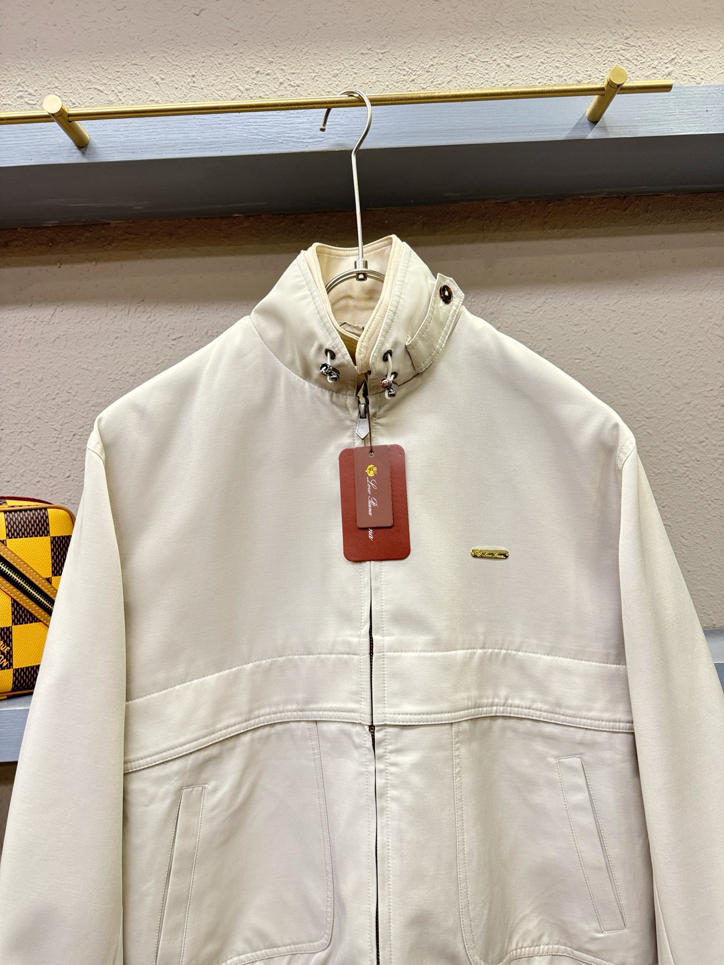 Ermenegildo Zeg*a杰*亚 2025秋冬新款夹克外套 定制面料 设计造型增添了一份干练与精