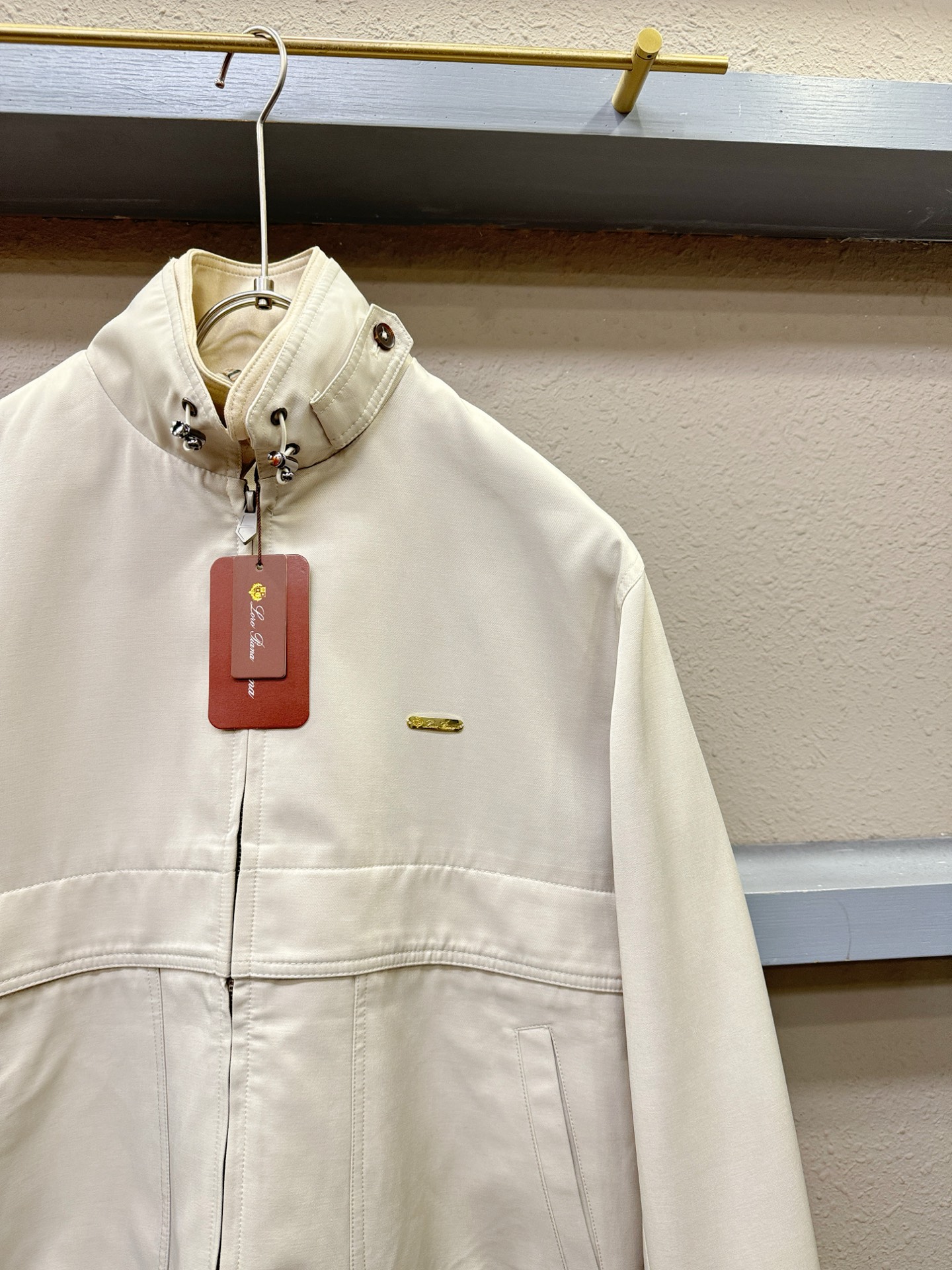 Ermenegildo Zeg*a杰*亚 2025秋冬新款夹克外套 定制面料 设计造型增添了一份干练与精