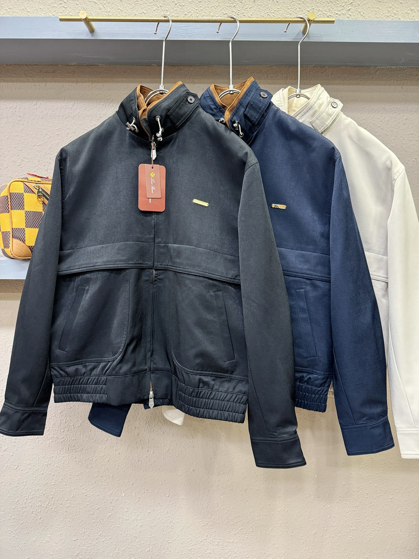 Ermenegildo Zeg*a杰*亚 2025秋冬新款夹克外套 定制面料 设计造型增添了一份干练与精