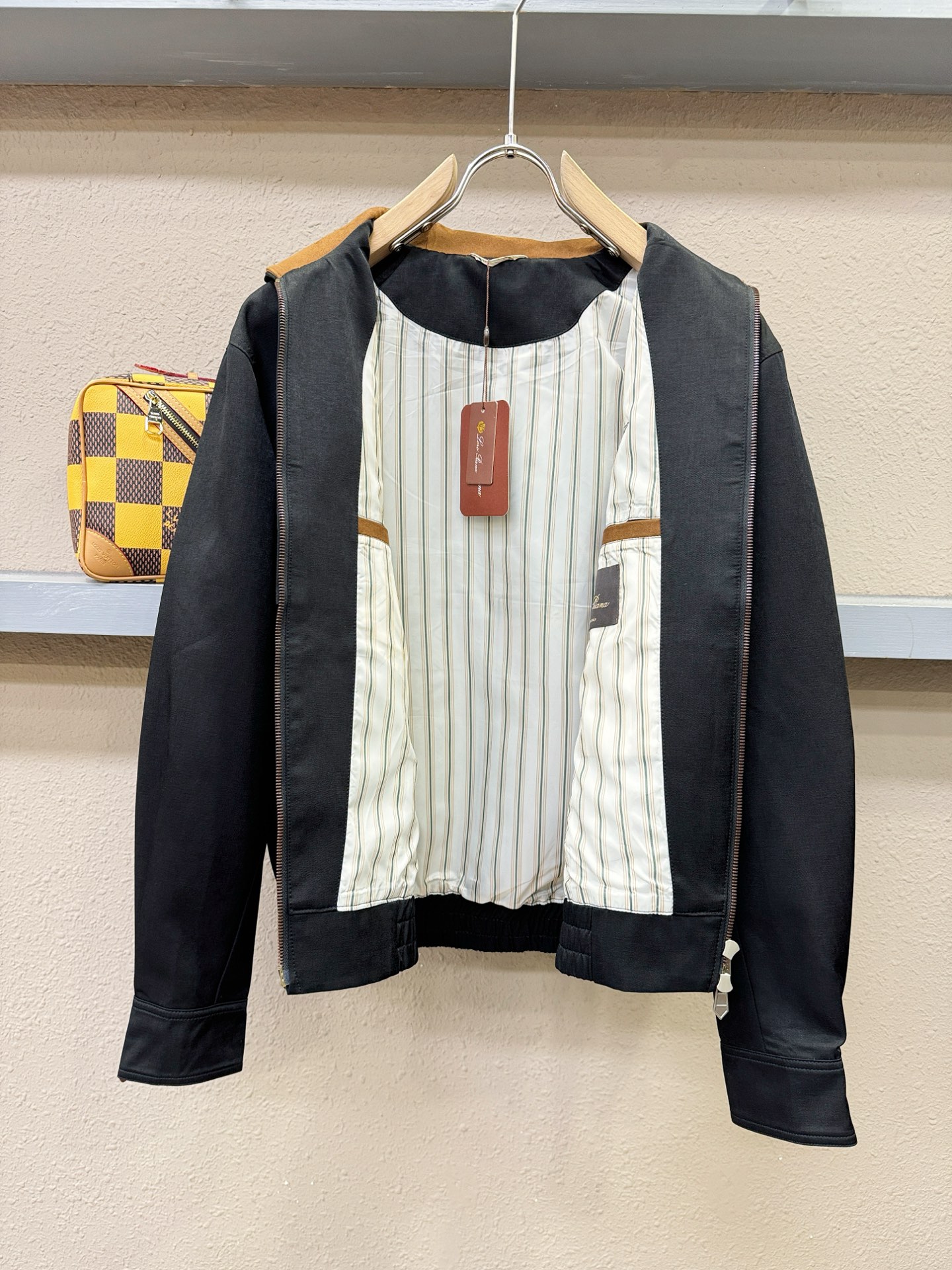 Ermenegildo Zeg*a杰*亚 2025秋冬新款夹克外套 定制面料 设计造型增添了一份干练与精