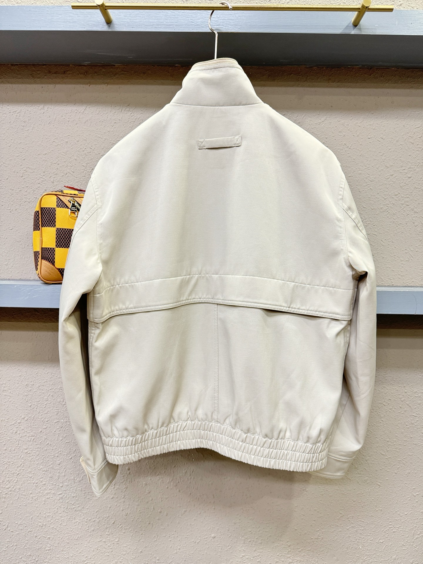 Ermenegildo Zeg*a杰*亚 2025秋冬新款夹克外套 定制面料 设计造型增添了一份干练与精