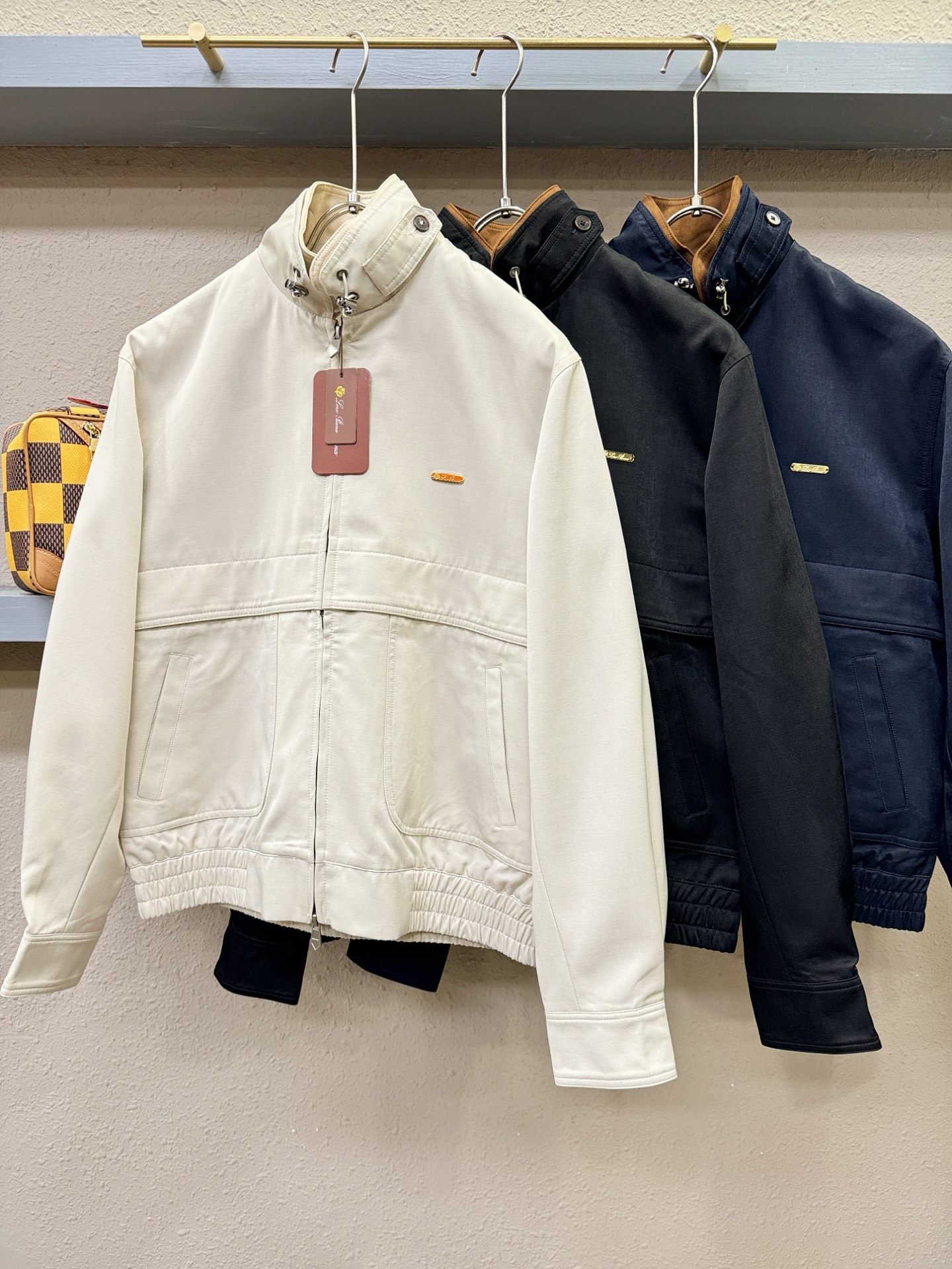 Ermenegildo Zeg*a杰*亚 2025秋冬新款夹克外套 定制面料 设计造型增添了一份干练与精