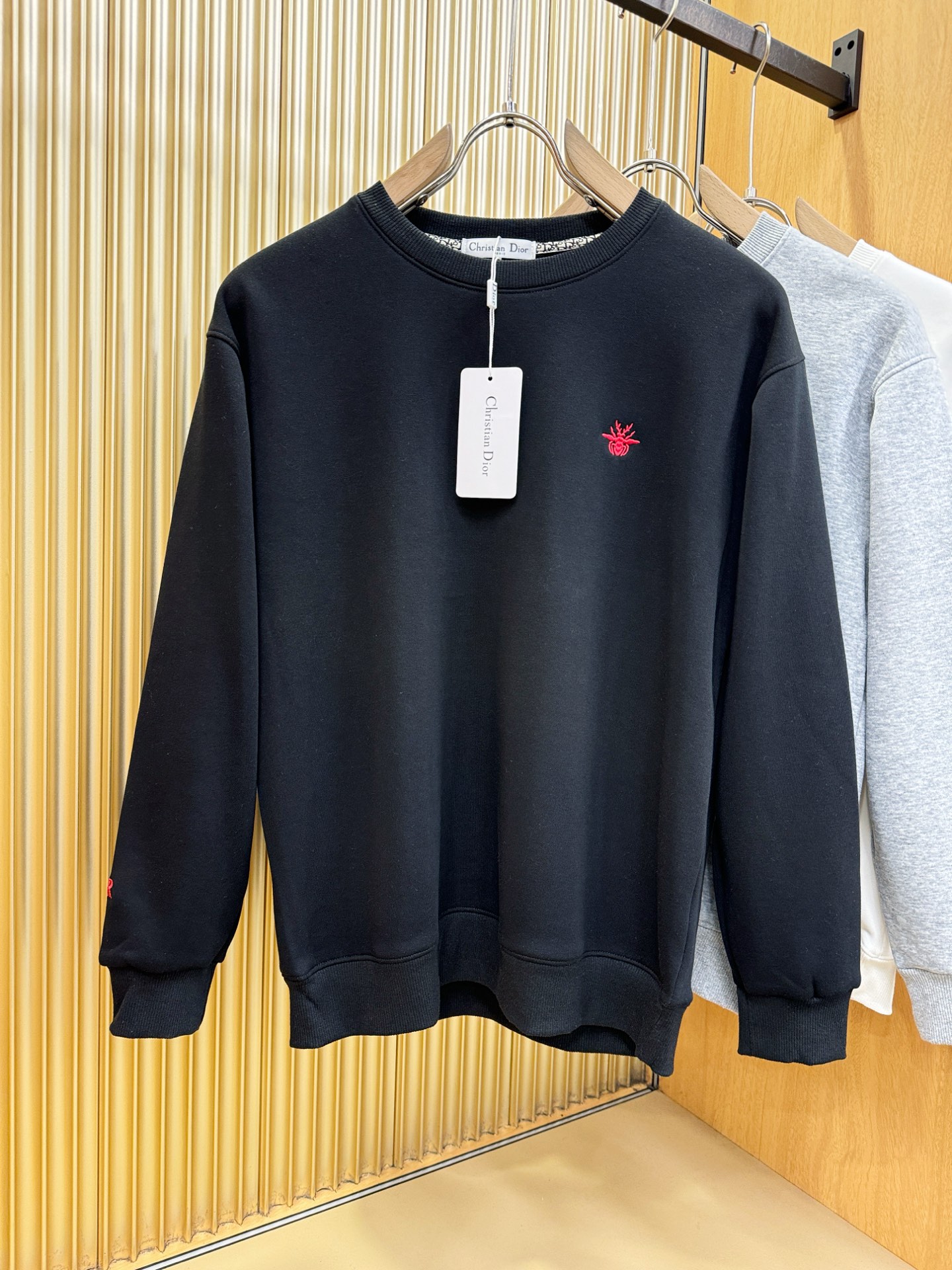 Dior迪奥 2025ss秋季新品 长袖卫衣，经典Logo设计，百搭款 官网同步发售 定制面料，柔软细腻