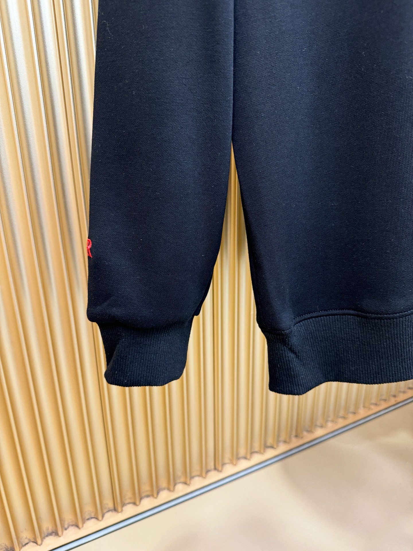 Dior迪奥 2025ss秋季新品 长袖卫衣，经典Logo设计，百搭款 官网同步发售 定制面料，柔软细腻