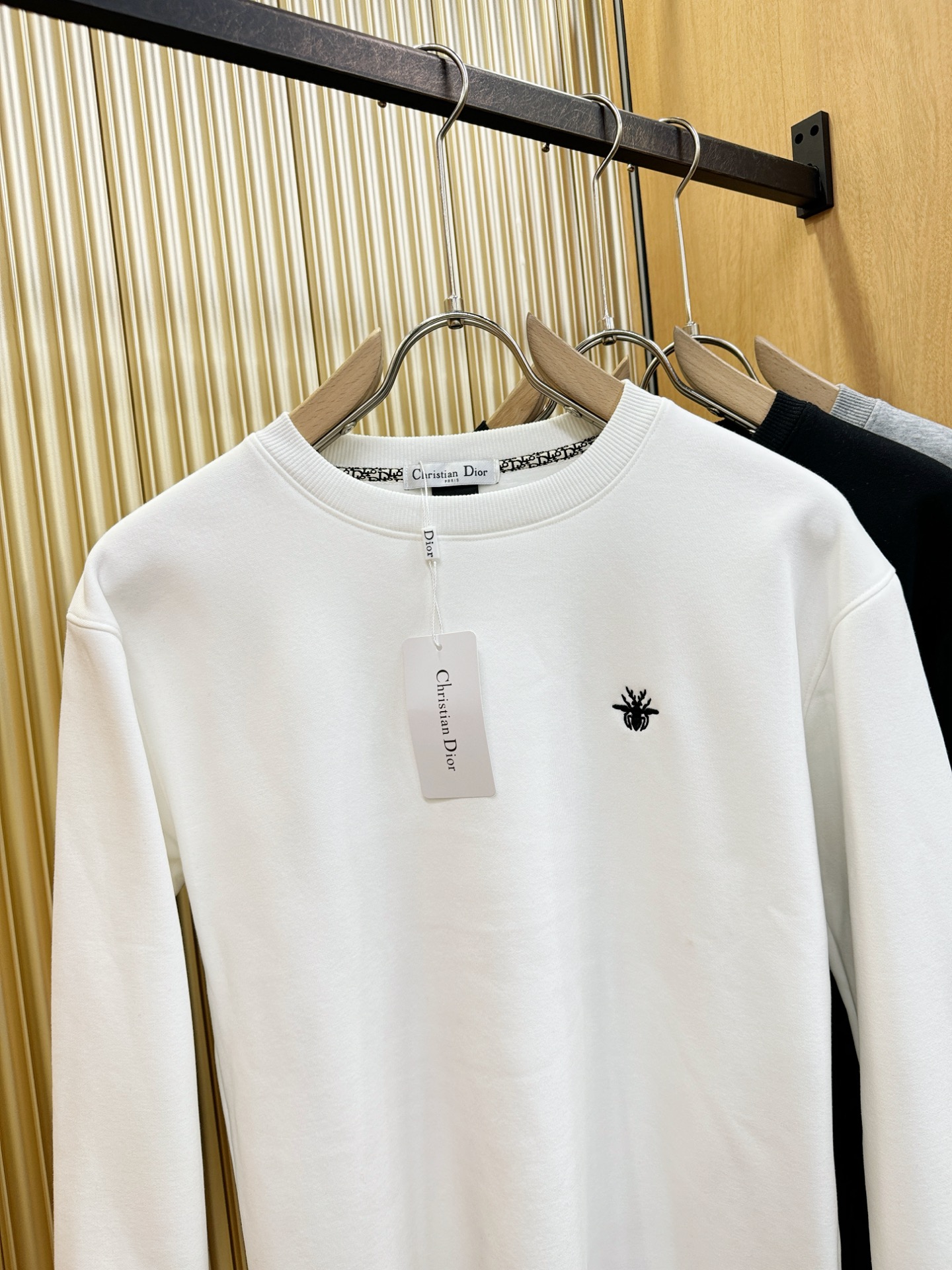 Dior迪奥 2025ss秋季新品 长袖卫衣，经典Logo设计，百搭款 官网同步发售 定制面料，柔软细腻