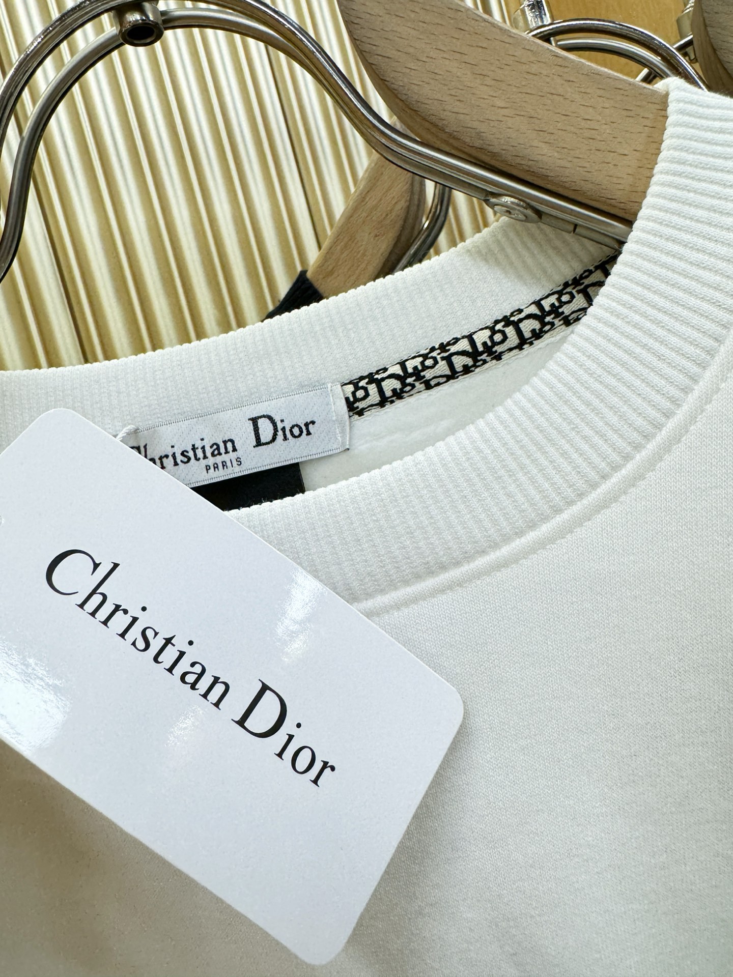 Dior迪奥 2025ss秋季新品 长袖卫衣，经典Logo设计，百搭款 官网同步发售 定制面料，柔软细腻