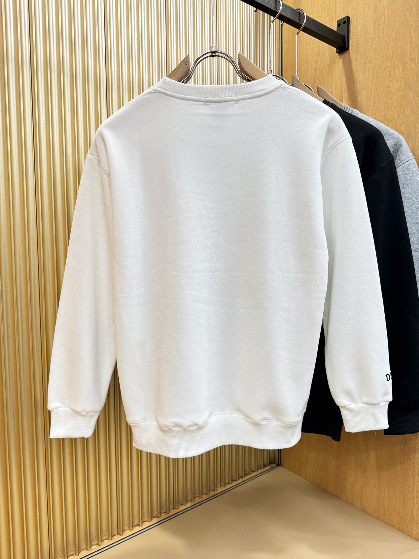 Dior迪奥 2025ss秋季新品 长袖卫衣，经典Logo设计，百搭款 官网同步发售 定制面料，柔软细腻