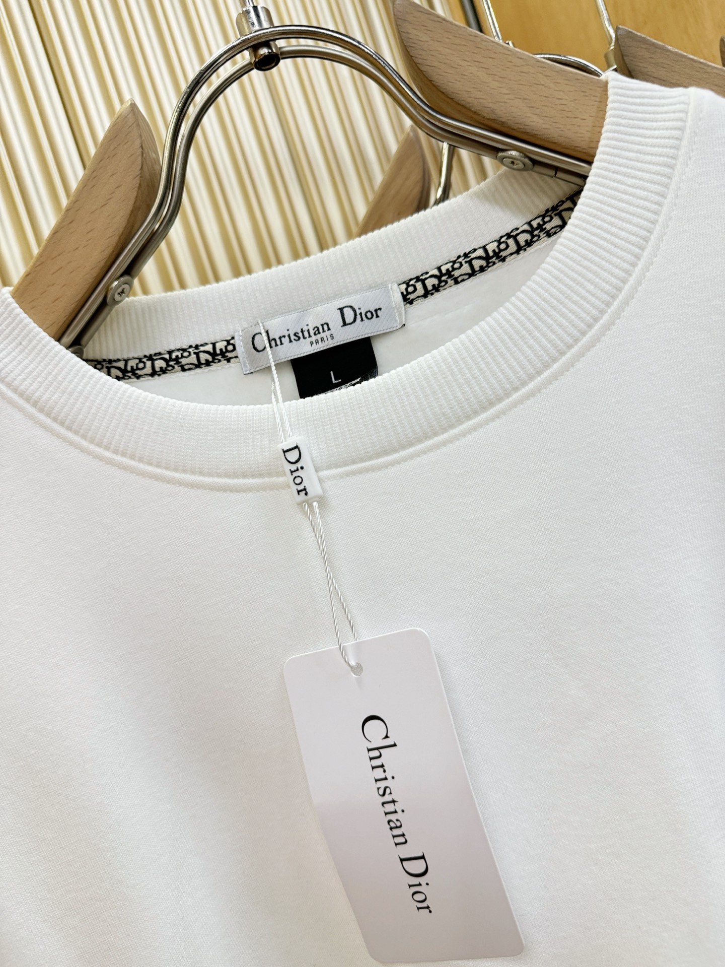 Dior迪奥 2025ss秋季新品 长袖卫衣，经典Logo设计，百搭款 官网同步发售 定制面料，柔软细腻