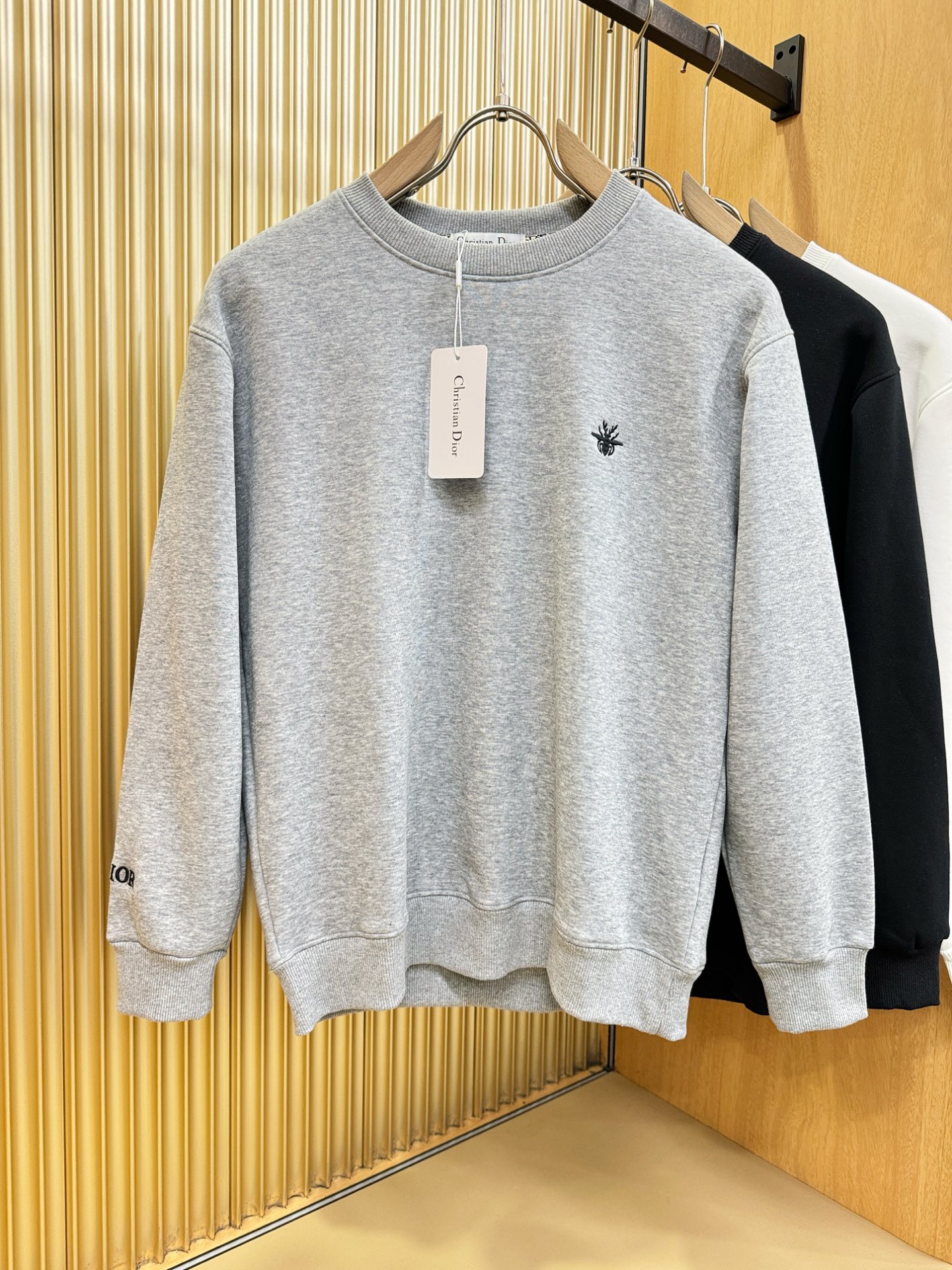 Dior迪奥 2025ss秋季新品 长袖卫衣，经典Logo设计，百搭款 官网同步发售 定制面料，柔软细腻