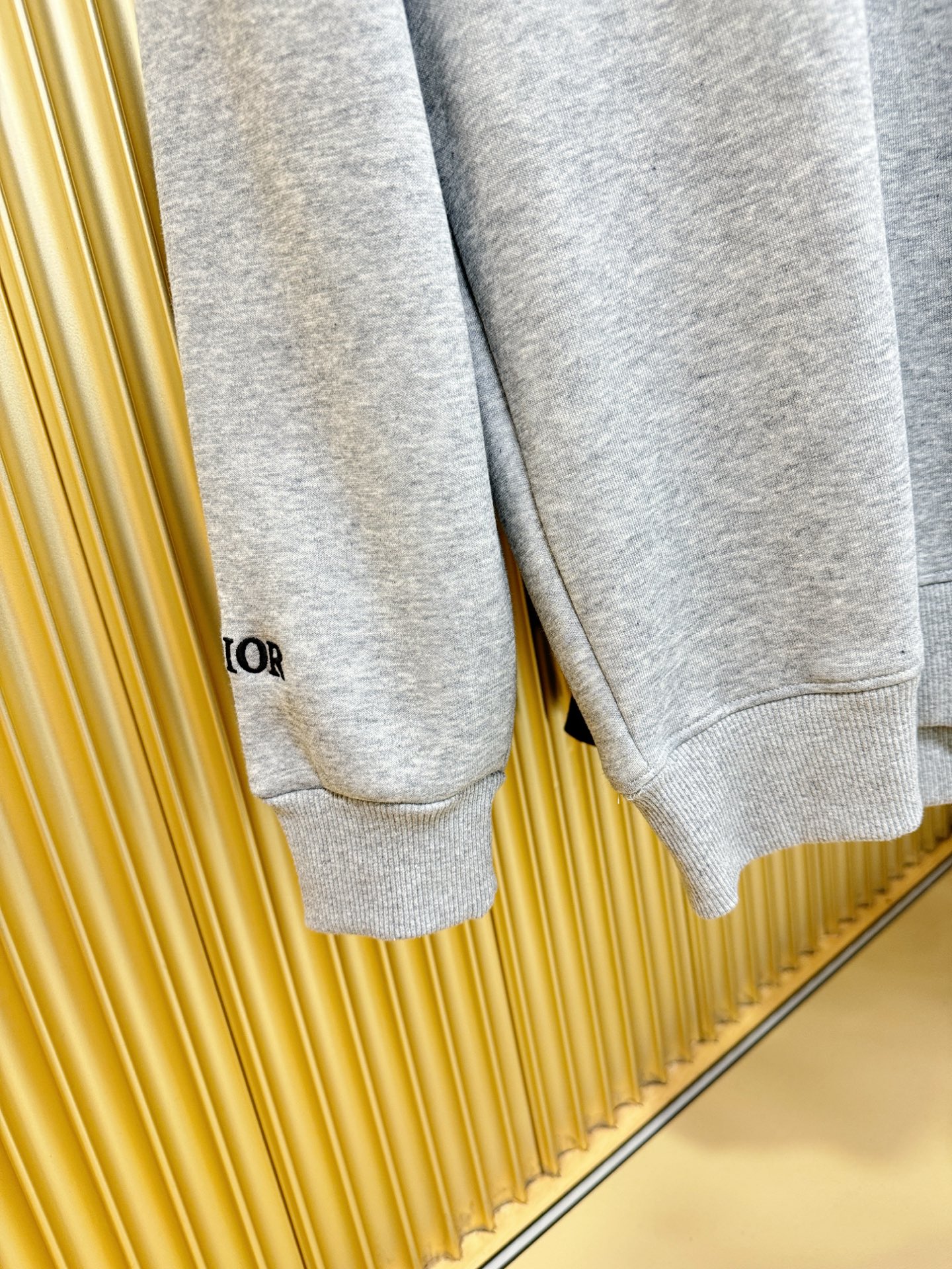 Dior迪奥 2025ss秋季新品 长袖卫衣，经典Logo设计，百搭款 官网同步发售 定制面料，柔软细腻