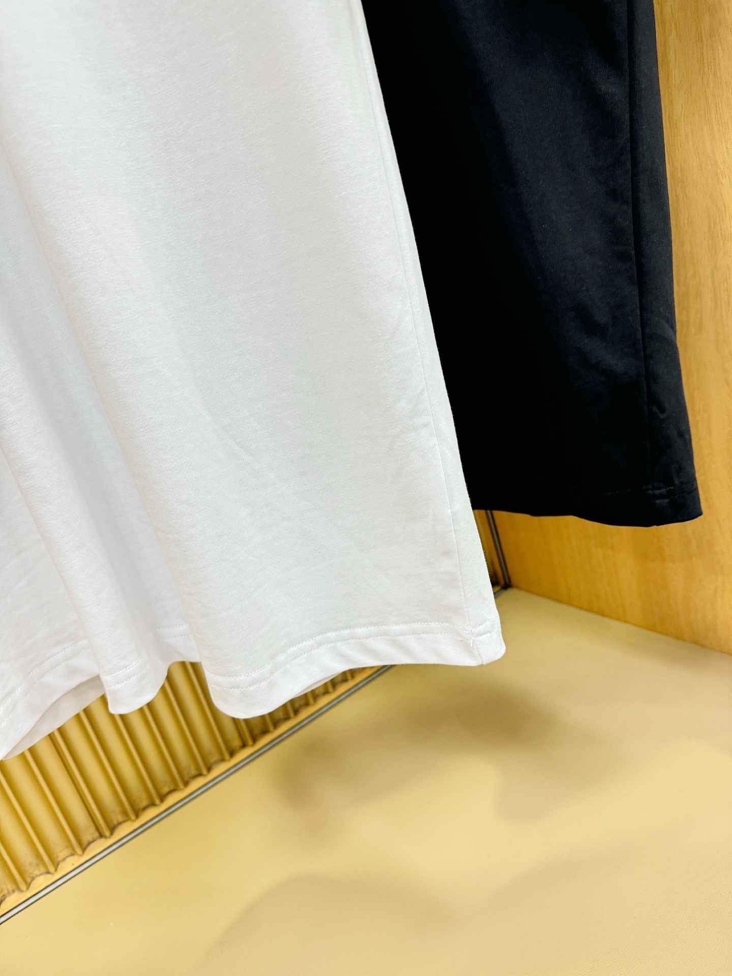 PRADA 普拉达 2026新款短袖T恤！走秀图案时尚休闲短袖T恤衫！设计logo设计！极具设计精选客供