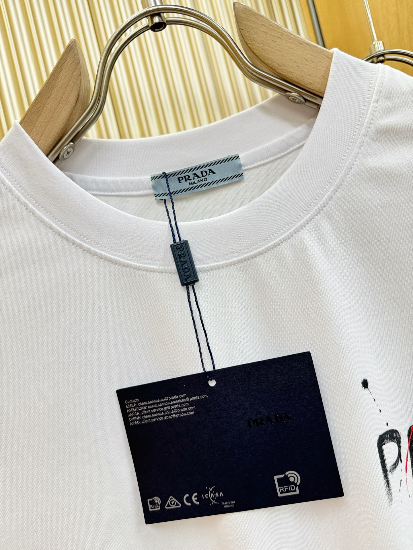 PRADA 普拉达 2026新款短袖T恤！走秀图案时尚休闲短袖T恤衫！设计logo设计！极具设计精选客供