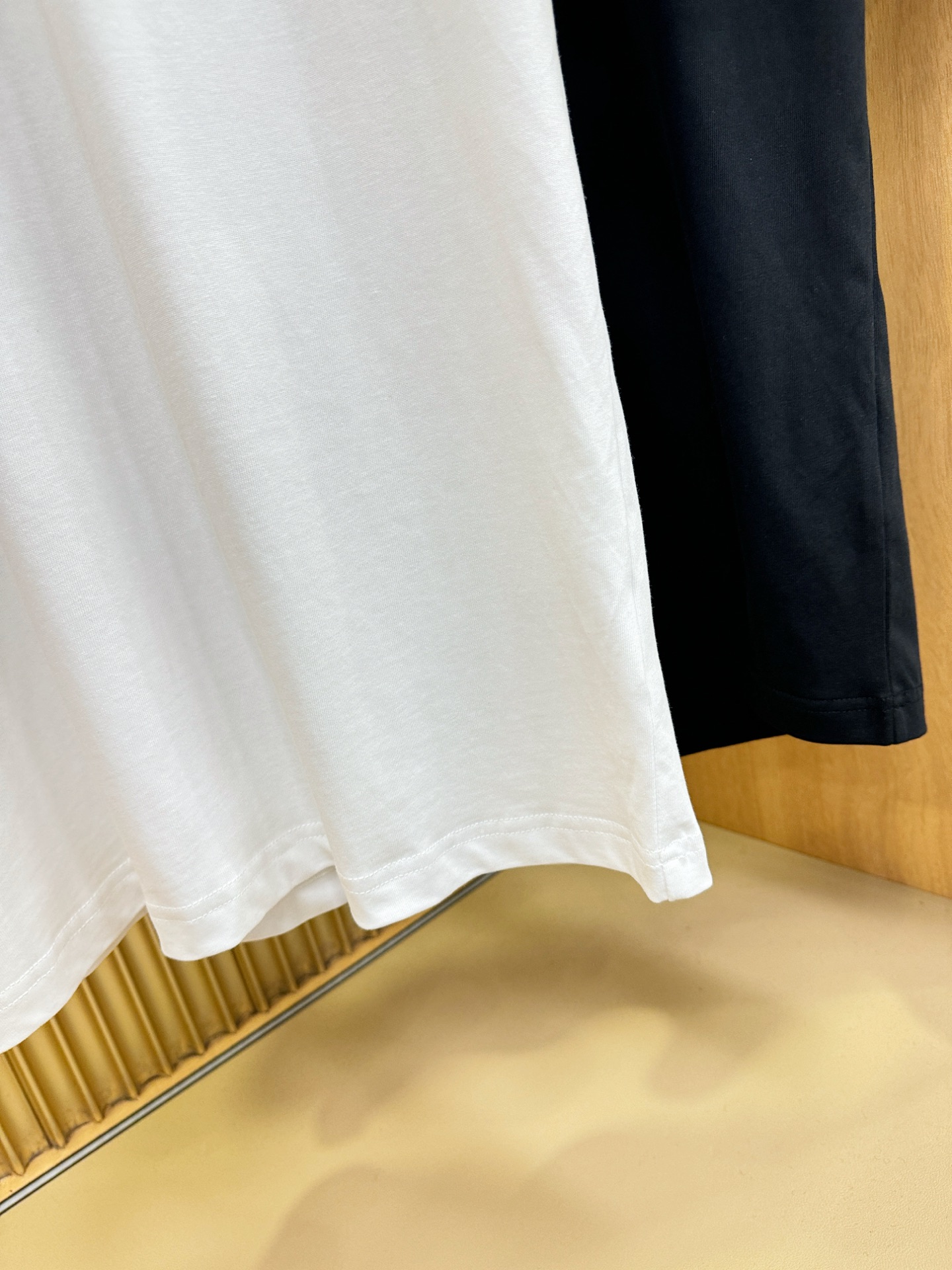 Loro Piana诺悠翩雅 2026新款短袖T恤！走秀图案时尚休闲短袖T恤衫！设计logo设计！极具设