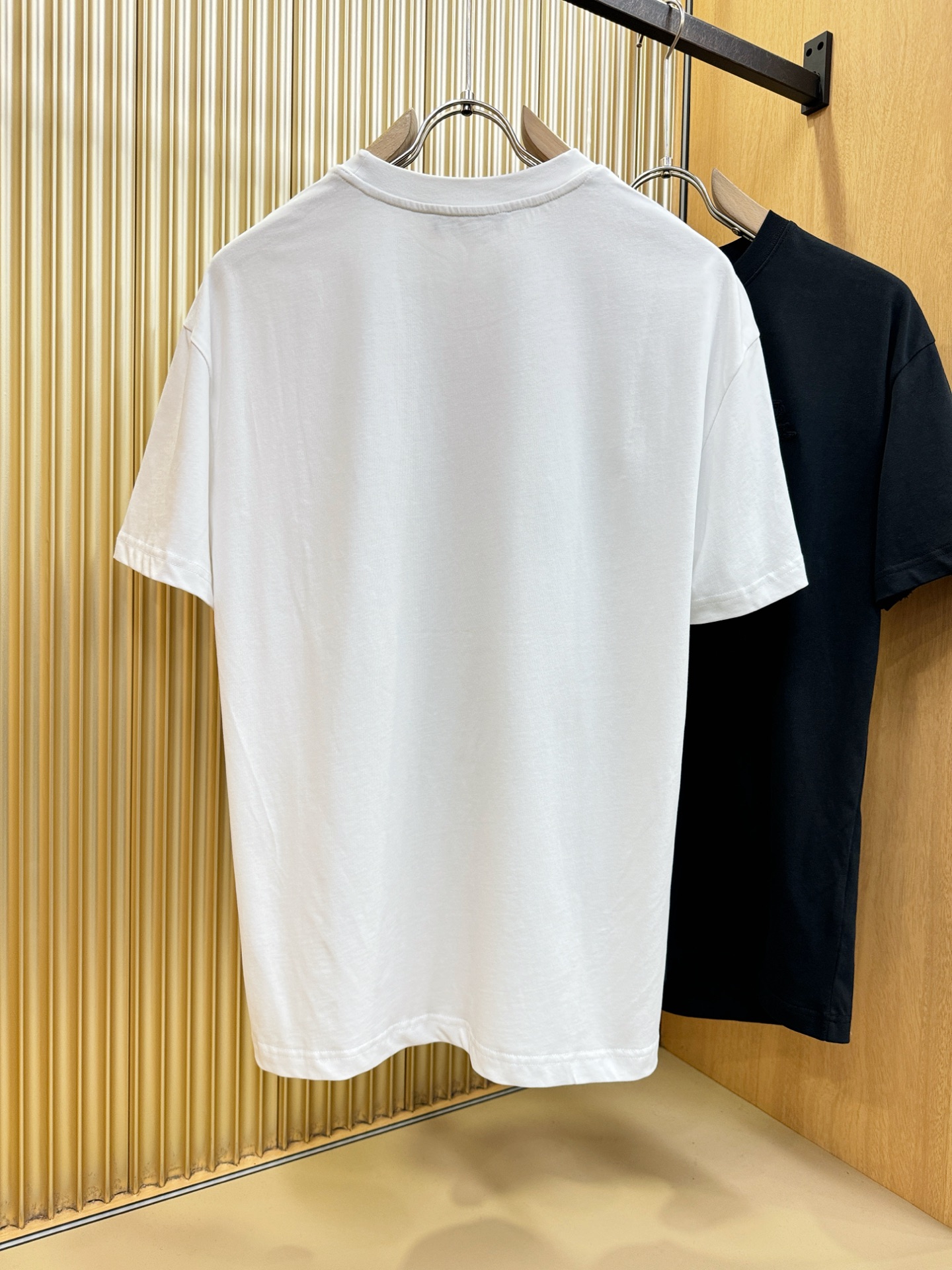 Loro Piana诺悠翩雅 2026新款短袖T恤！走秀图案时尚休闲短袖T恤衫！设计logo设计！极具设