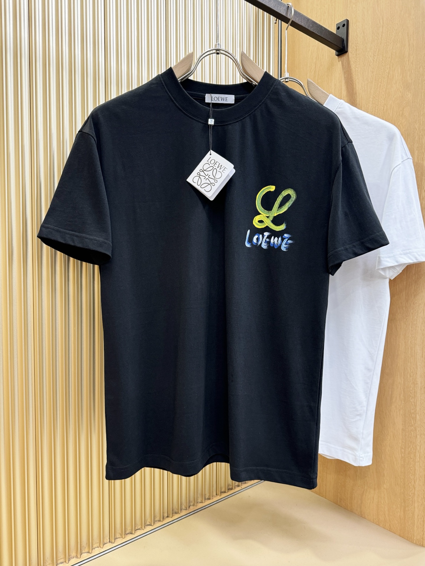 LOEWE罗意威 2026新款短袖T恤！走秀图案时尚休闲短袖T恤衫！设计logo设计！极具设计精选客供面