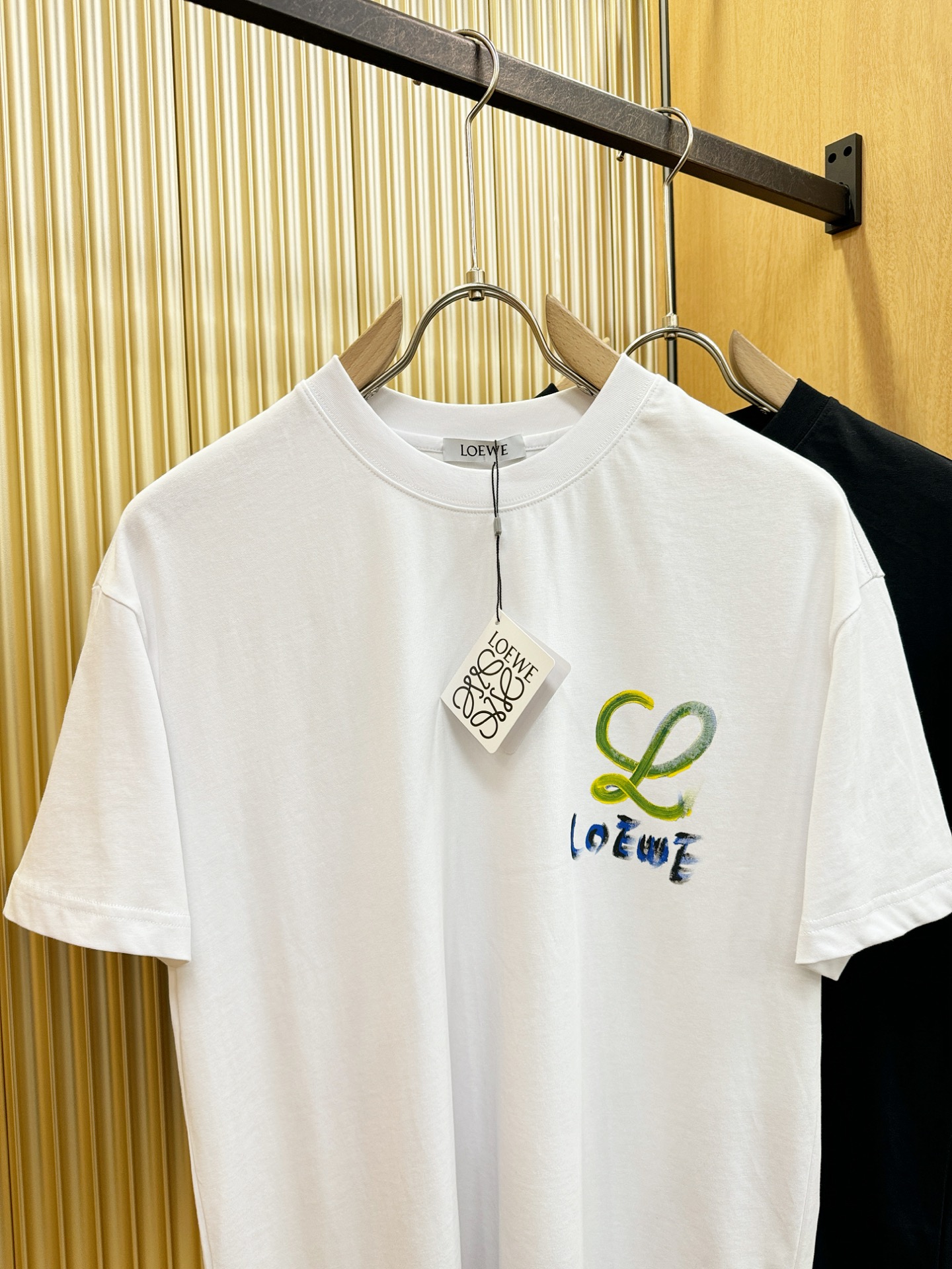 LOEWE罗意威 2026新款短袖T恤！走秀图案时尚休闲短袖T恤衫！设计logo设计！极具设计精选客供面