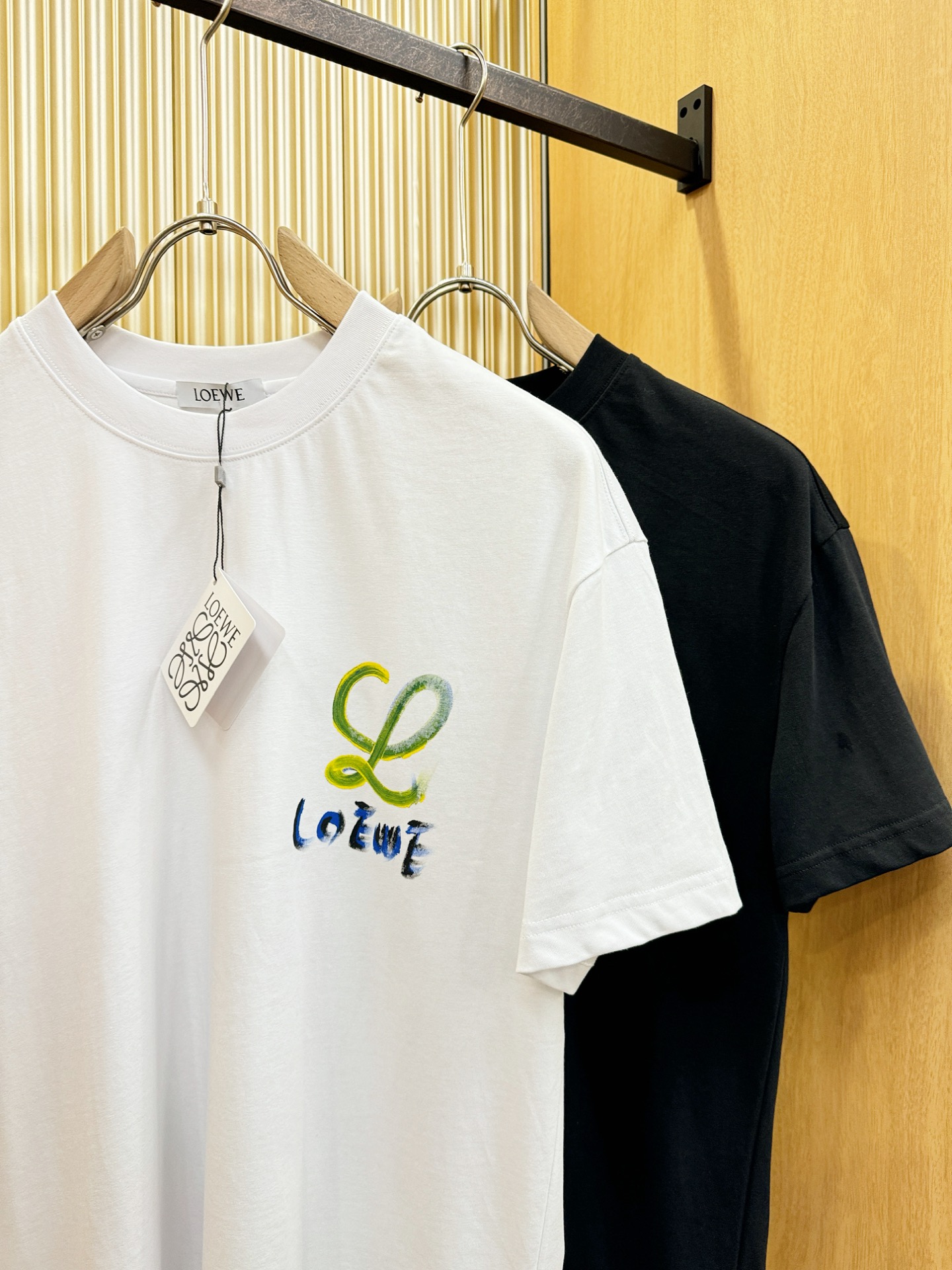 LOEWE罗意威 2026新款短袖T恤！走秀图案时尚休闲短袖T恤衫！设计logo设计！极具设计精选客供面