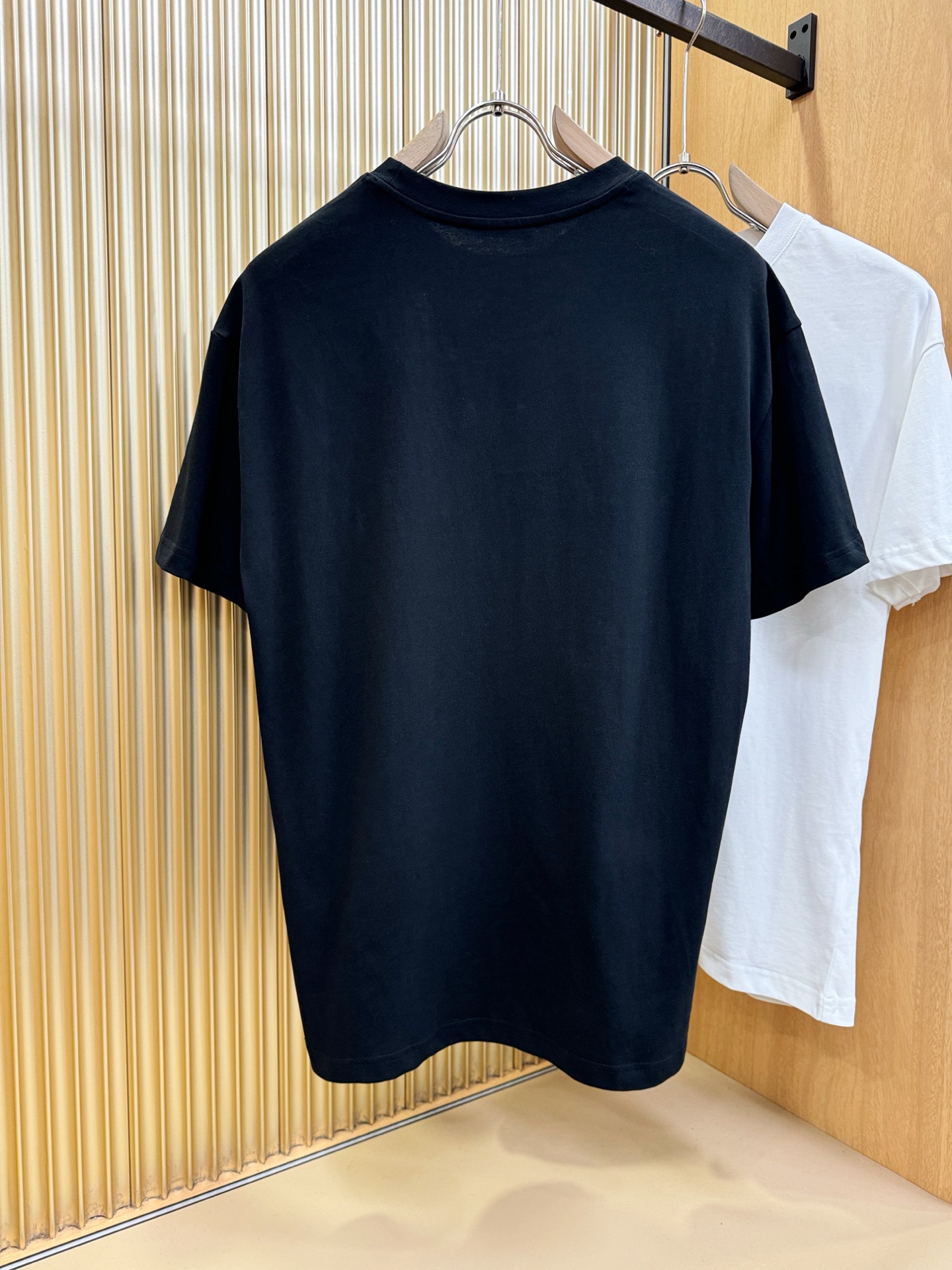 PRADA 普拉达 2026新款短袖T恤！走秀图案时尚休闲短袖T恤衫！设计logo设计！极具设计精选客供