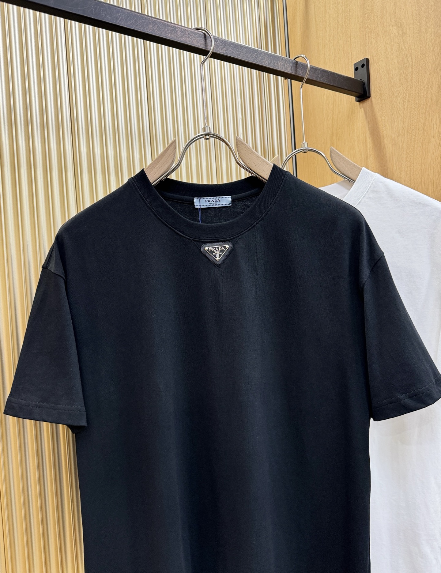 PRADA 普拉达 2026新款短袖T恤！走秀图案时尚休闲短袖T恤衫！设计logo设计！极具设计精选客供