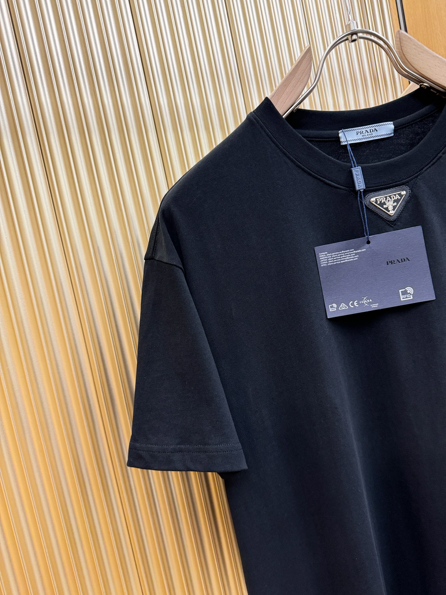 PRADA 普拉达 2026新款短袖T恤！走秀图案时尚休闲短袖T恤衫！设计logo设计！极具设计精选客供