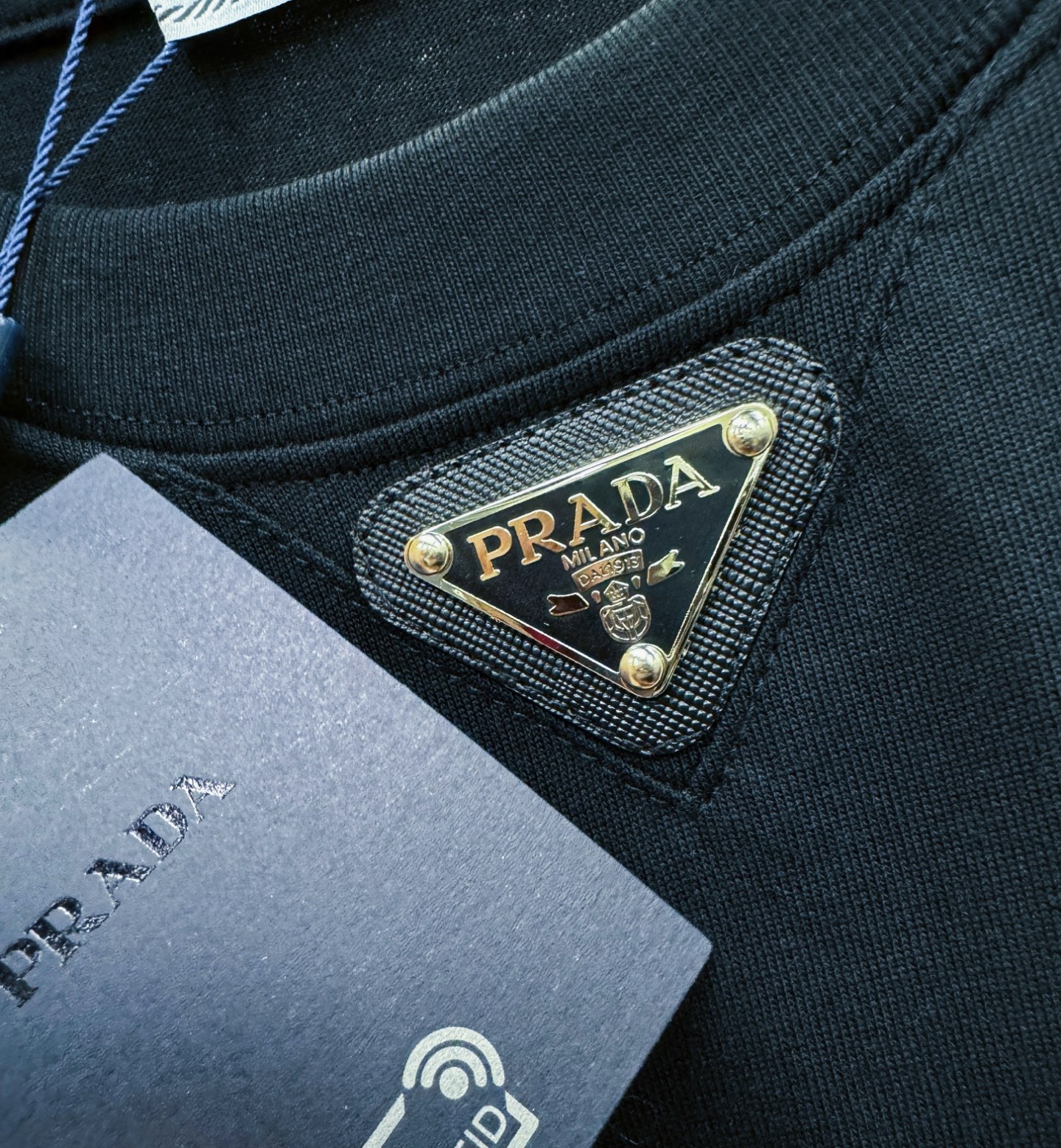 PRADA 普拉达 2026新款短袖T恤！走秀图案时尚休闲短袖T恤衫！设计logo设计！极具设计精选客供