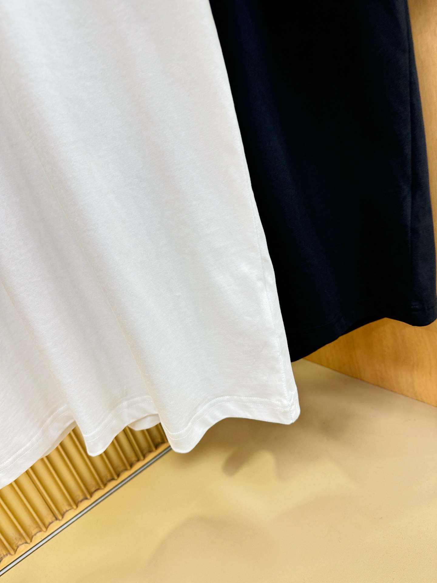 PRADA 普拉达 2026新款短袖T恤！走秀图案时尚休闲短袖T恤衫！设计logo设计！极具设计精选客供