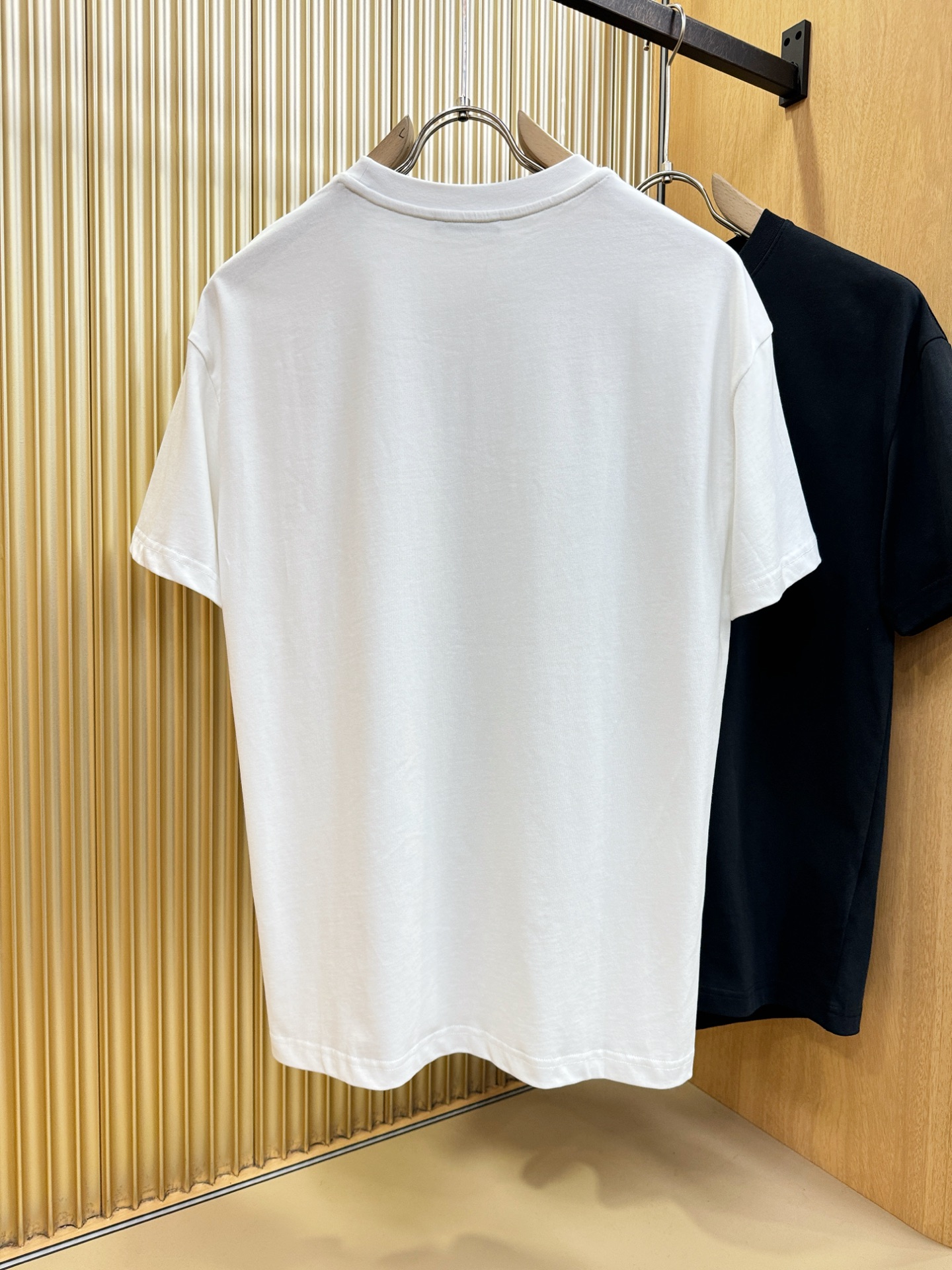 PRADA 普拉达 2026新款短袖T恤！走秀图案时尚休闲短袖T恤衫！设计logo设计！极具设计精选客供