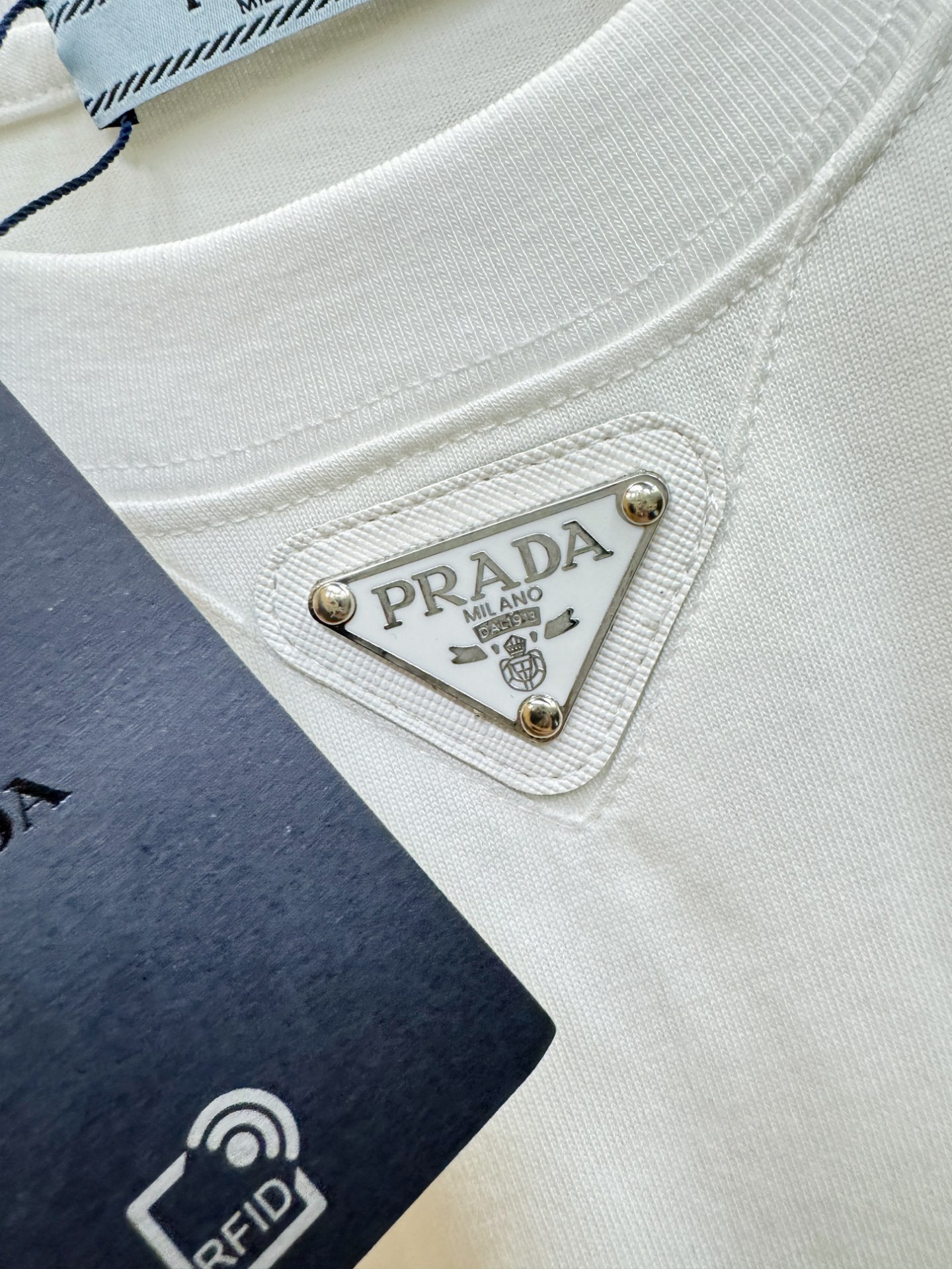 PRADA 普拉达 2026新款短袖T恤！走秀图案时尚休闲短袖T恤衫！设计logo设计！极具设计精选客供