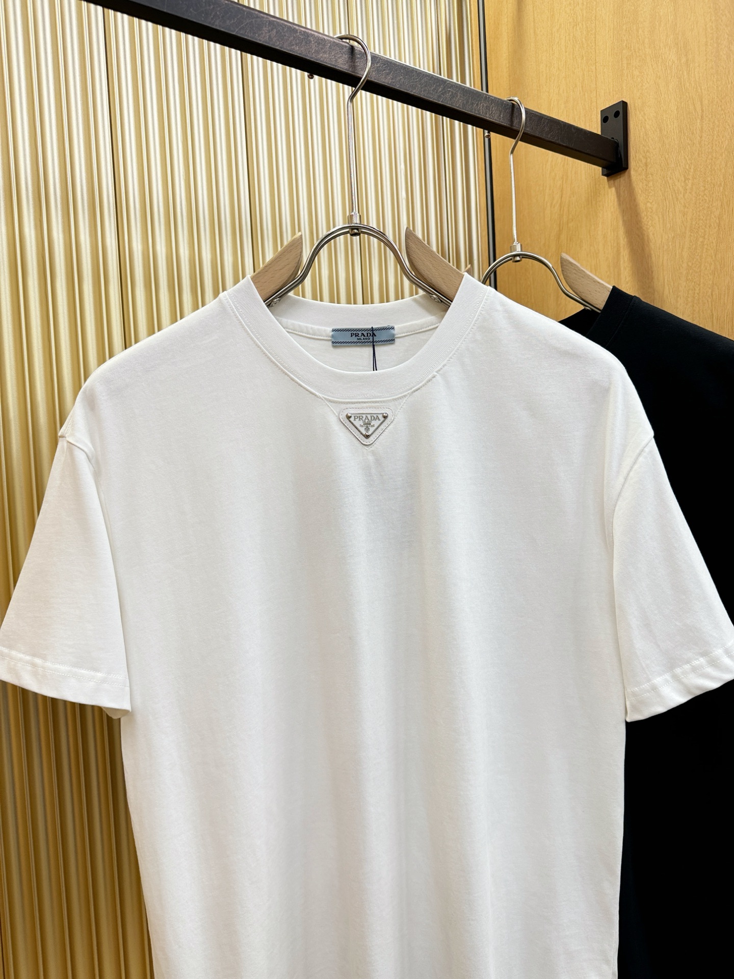 PRADA 普拉达 2026新款短袖T恤！走秀图案时尚休闲短袖T恤衫！设计logo设计！极具设计精选客供