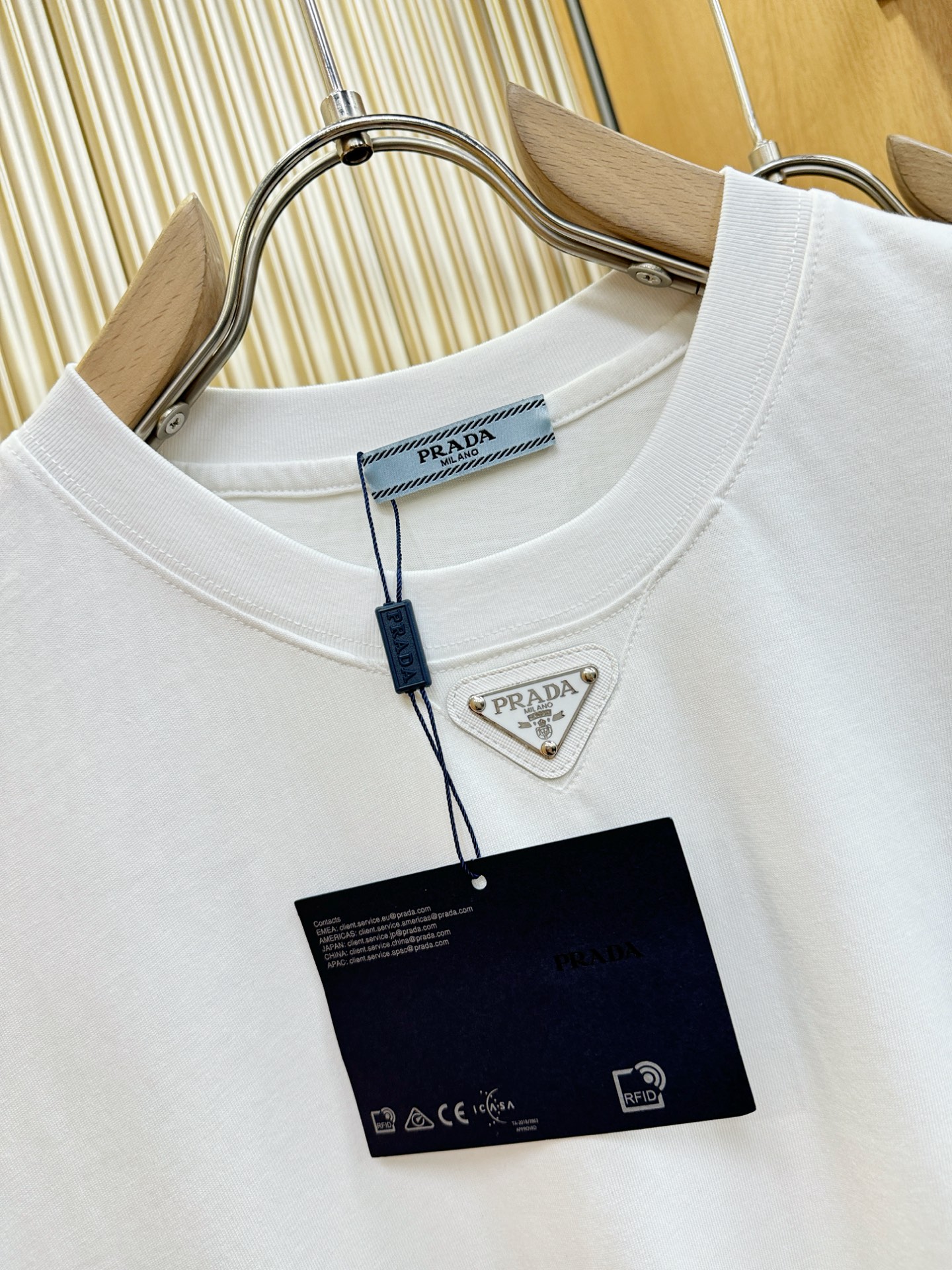 PRADA 普拉达 2026新款短袖T恤！走秀图案时尚休闲短袖T恤衫！设计logo设计！极具设计精选客供