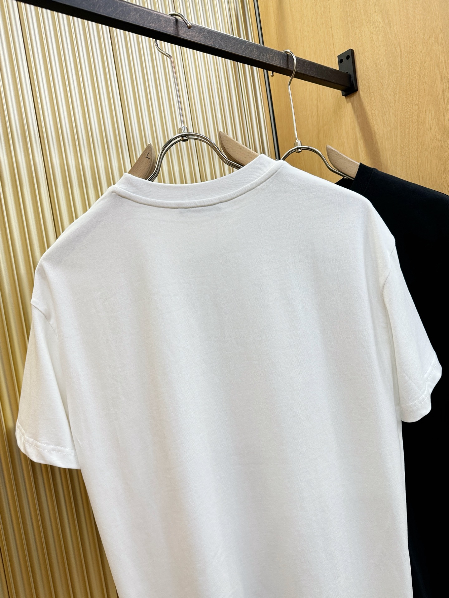 PRADA 普拉达 2026新款短袖T恤！走秀图案时尚休闲短袖T恤衫！设计logo设计！极具设计精选客供