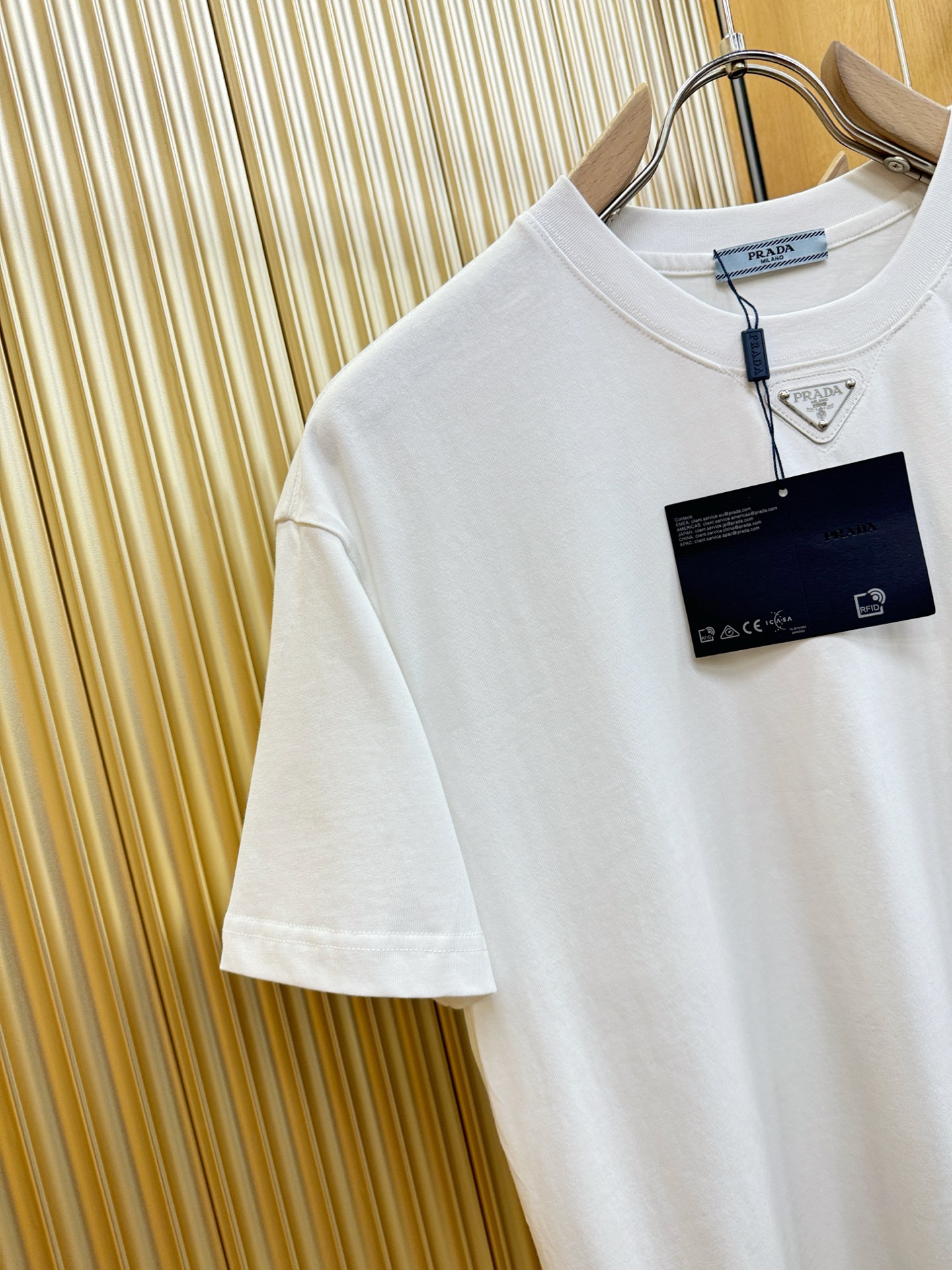 PRADA 普拉达 2026新款短袖T恤！走秀图案时尚休闲短袖T恤衫！设计logo设计！极具设计精选客供