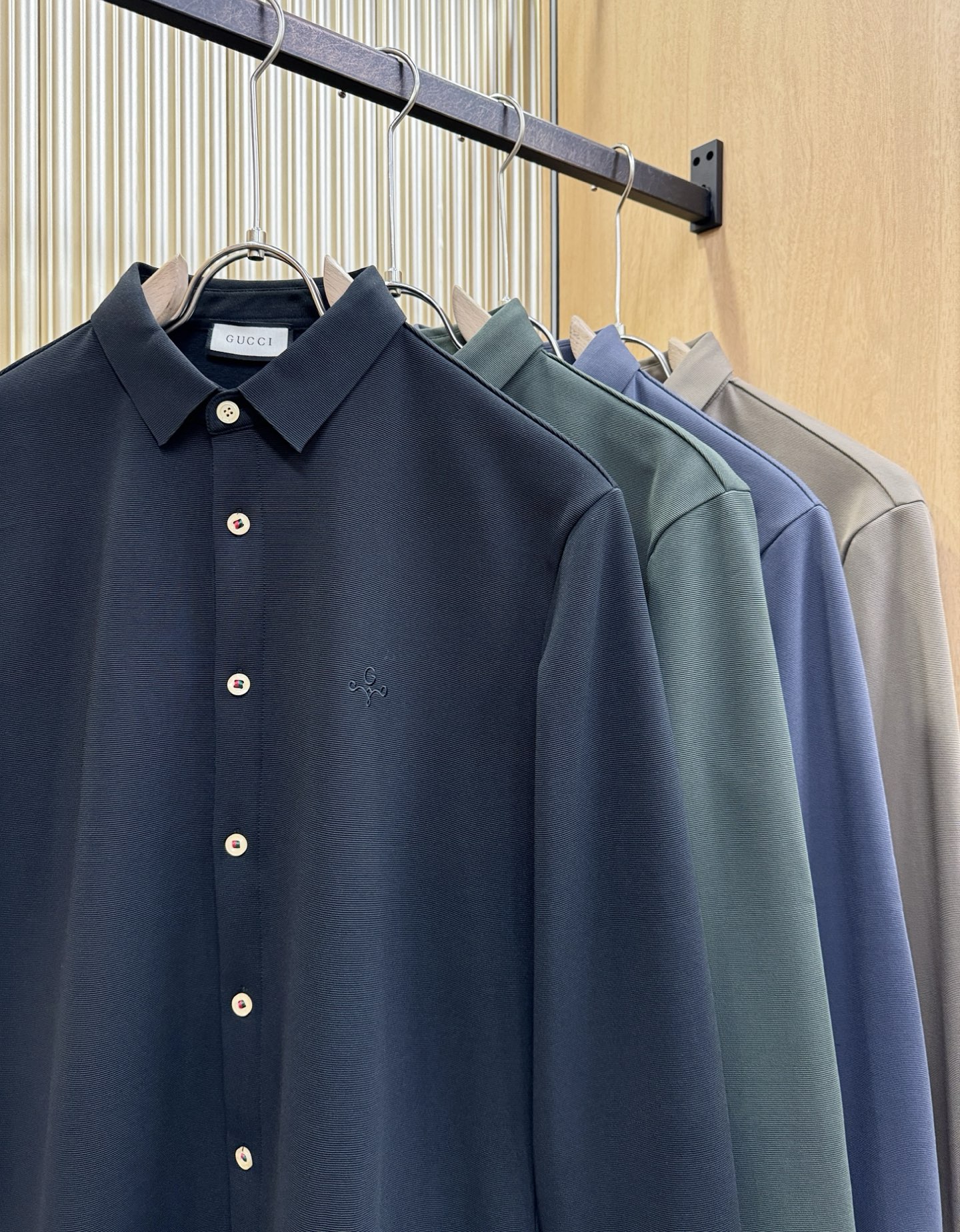 Gucci古奇 2025新款衬衫，内里抓绒，保暖厚实。贸易公司渠道稀出，领先官网发售！经典休闲衬衫搭配独