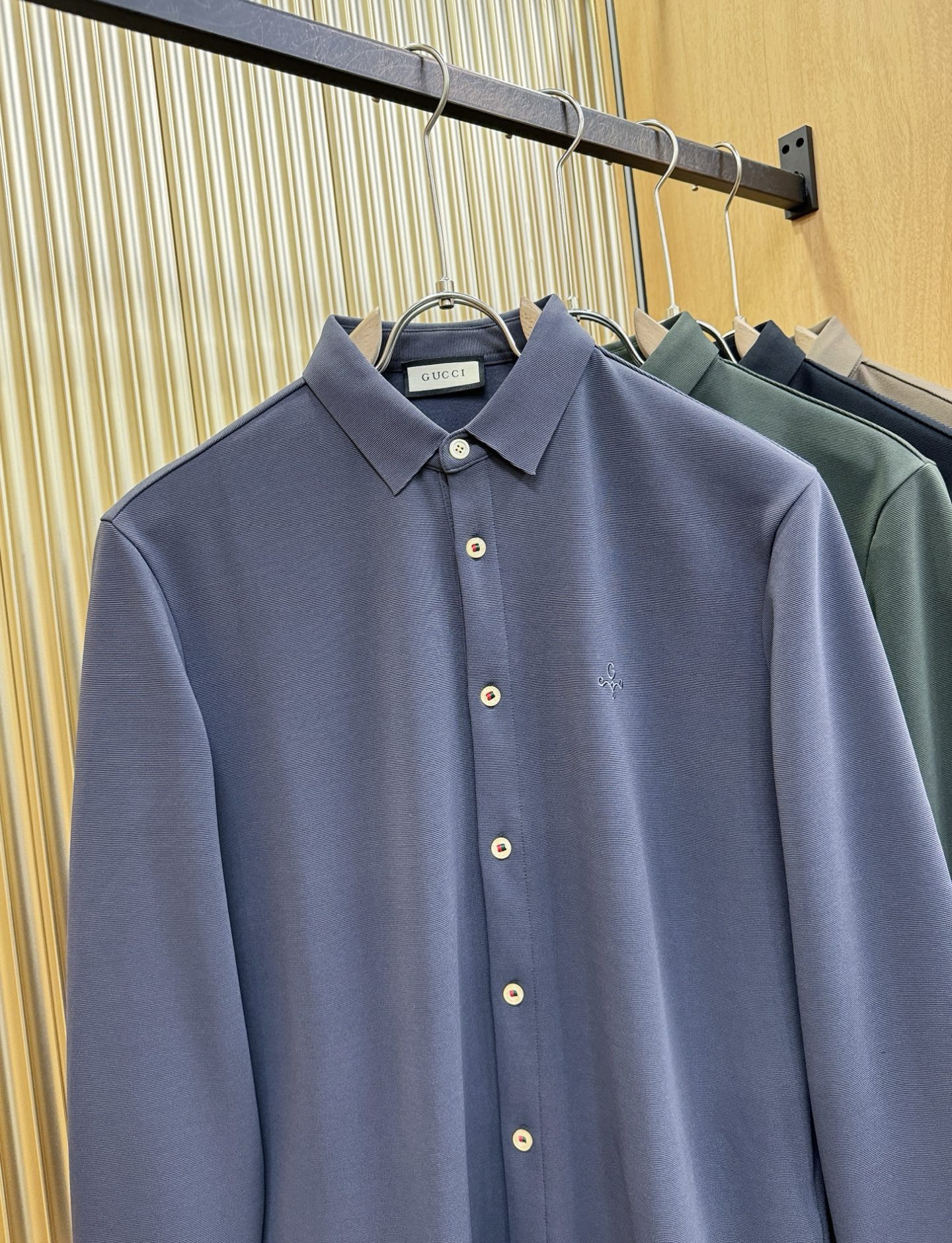 Gucci古奇 2025新款衬衫，内里抓绒，保暖厚实。贸易公司渠道稀出，领先官网发售！经典休闲衬衫搭配独