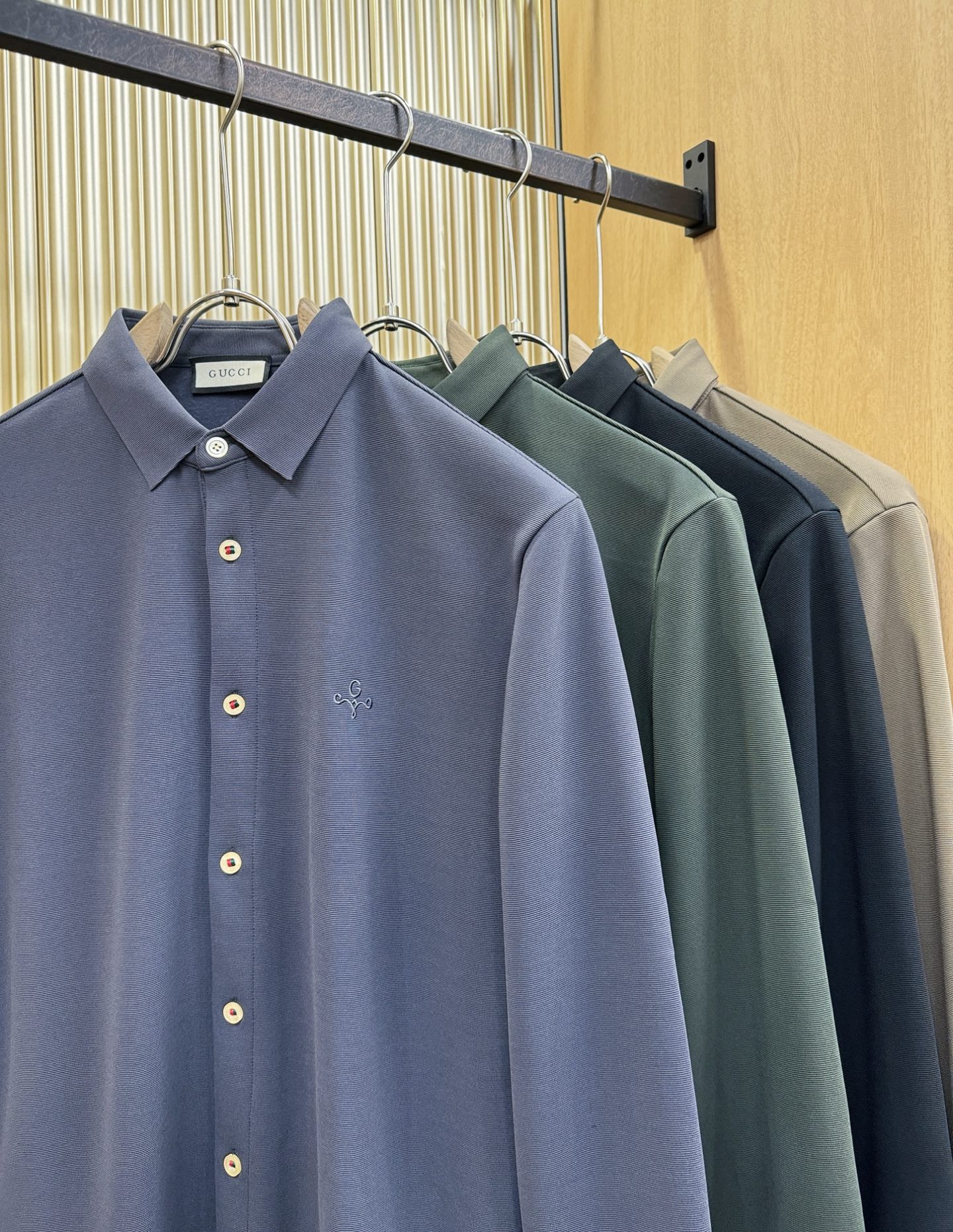 Gucci古奇 2025新款衬衫，内里抓绒，保暖厚实。贸易公司渠道稀出，领先官网发售！经典休闲衬衫搭配独