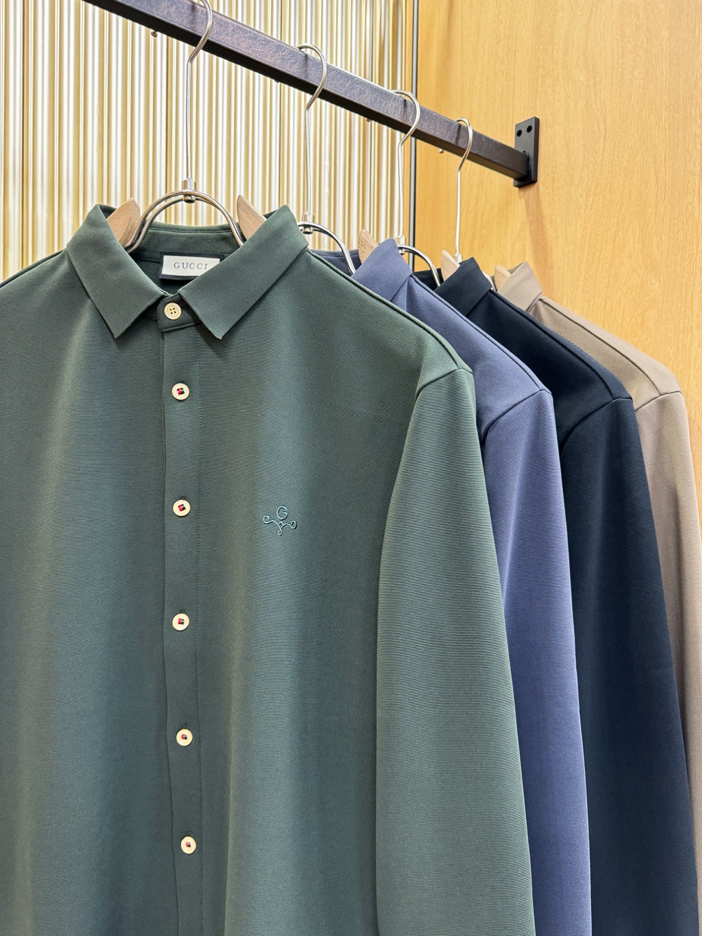 Gucci古奇 2025新款衬衫，内里抓绒，保暖厚实。贸易公司渠道稀出，领先官网发售！经典休闲衬衫搭配独