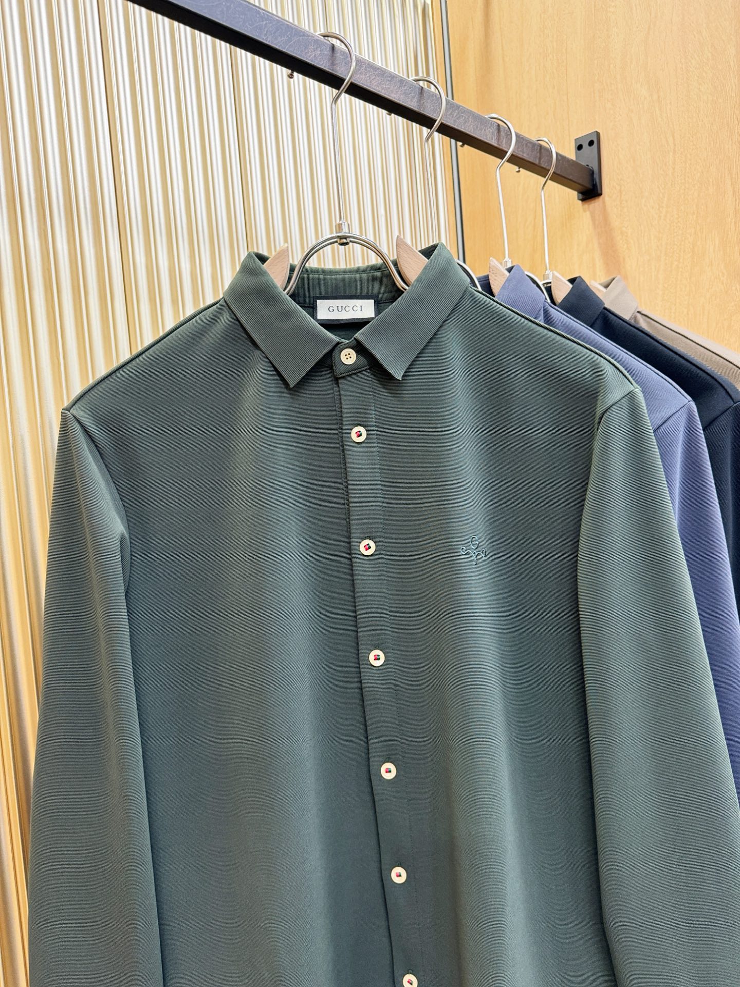 Gucci古奇 2025新款衬衫，内里抓绒，保暖厚实。贸易公司渠道稀出，领先官网发售！经典休闲衬衫搭配独