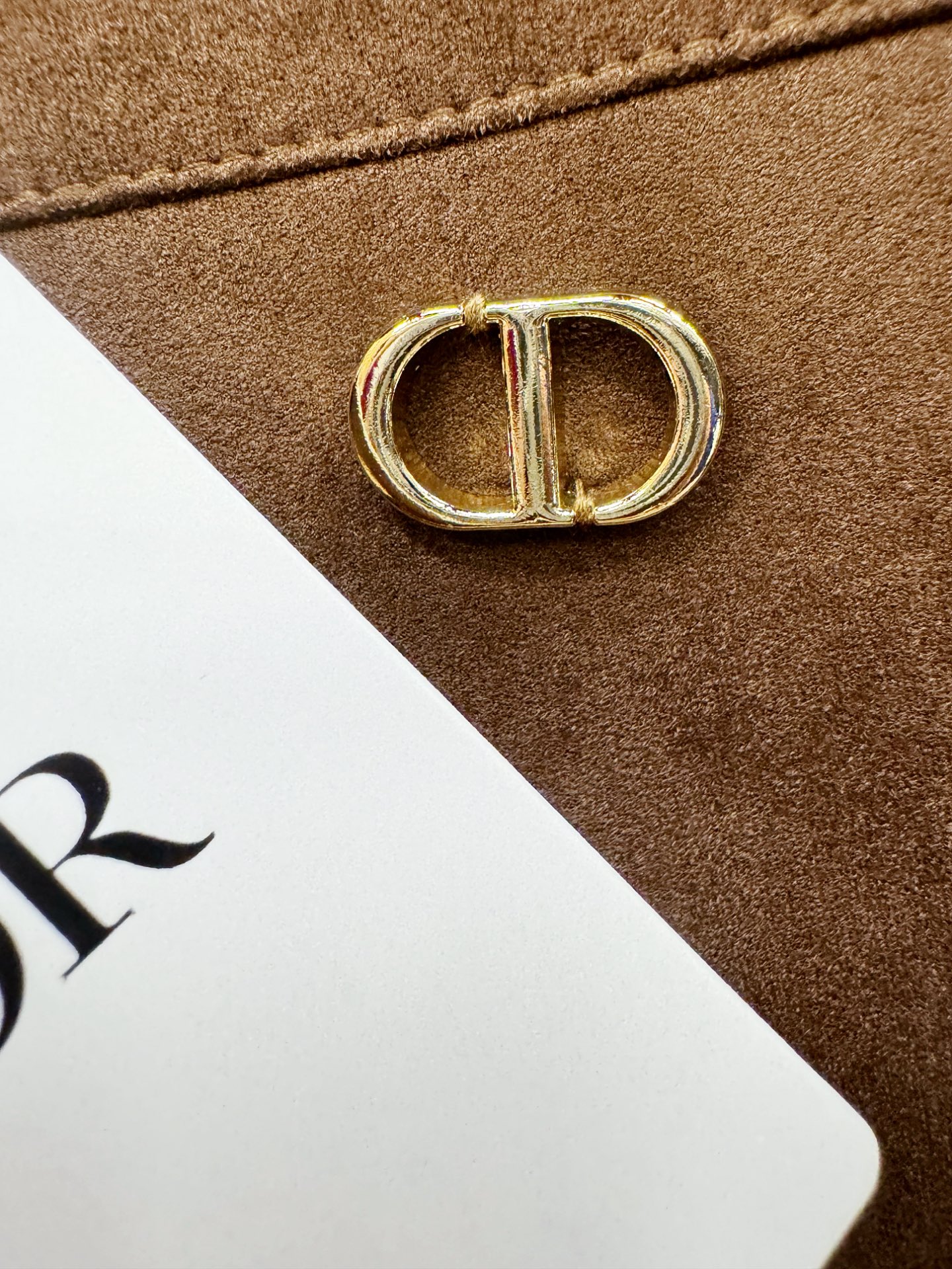 Dior迪奥 2025秋冬新款夹克外套 定制面料 设计造型增添了一份干练与精神，精心挑选的高品质配件，顺