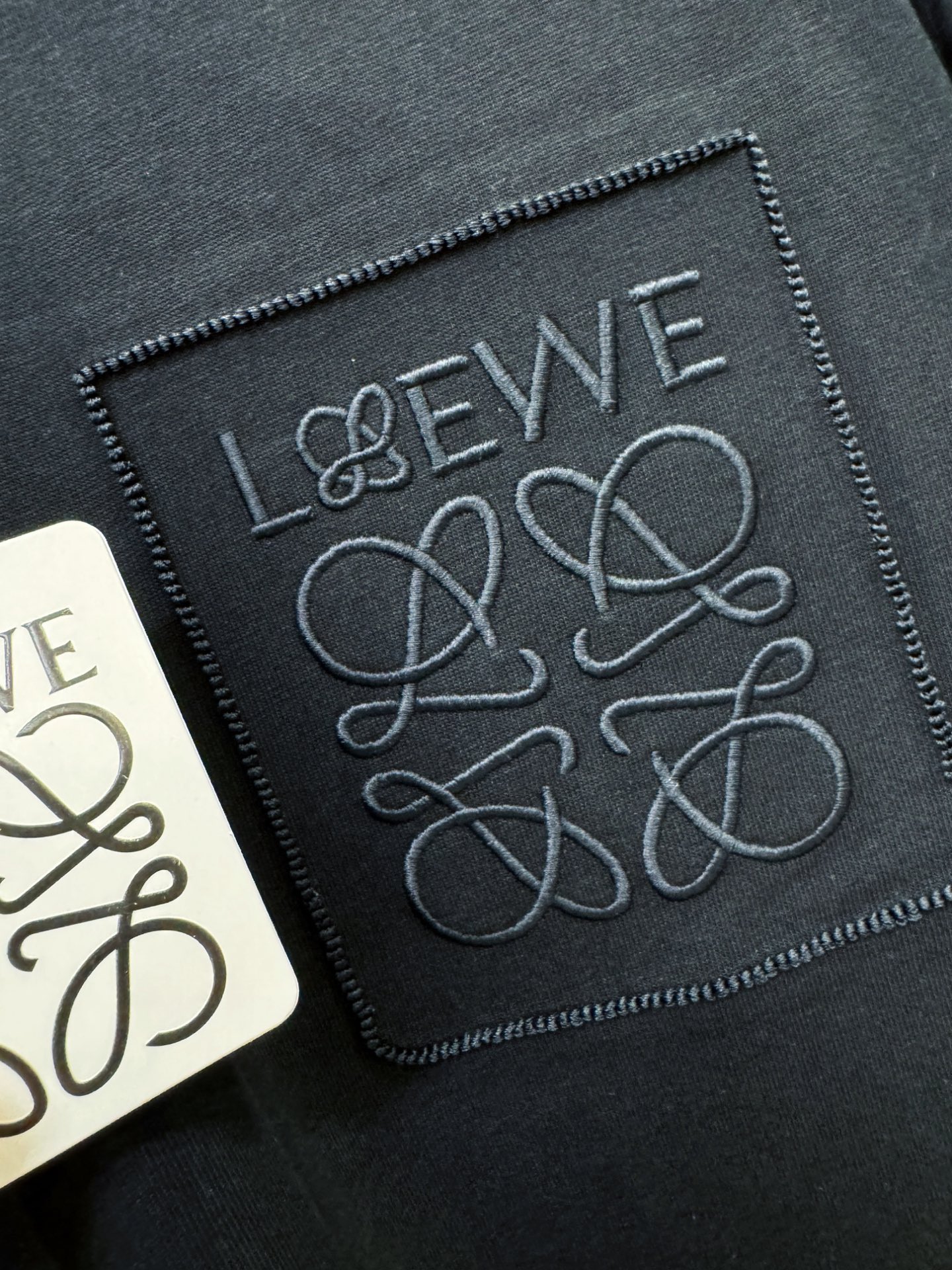 LOEWE罗意威 2026新款短袖T恤！走秀图案时尚休闲短袖T恤衫！设计logo设计！极具设计精选客供面