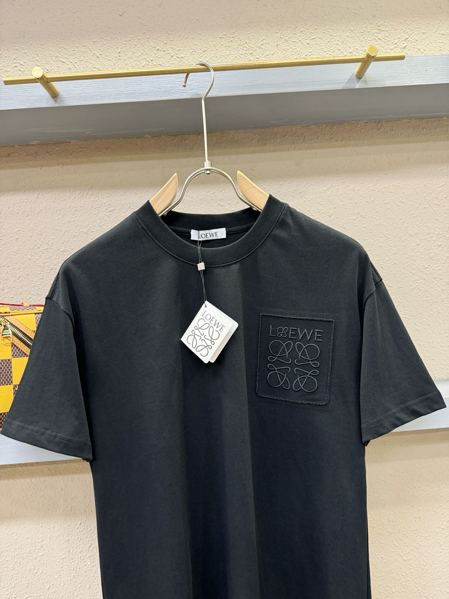 LOEWE罗意威 2026新款短袖T恤！走秀图案时尚休闲短袖T恤衫！设计logo设计！极具设计精选客供面