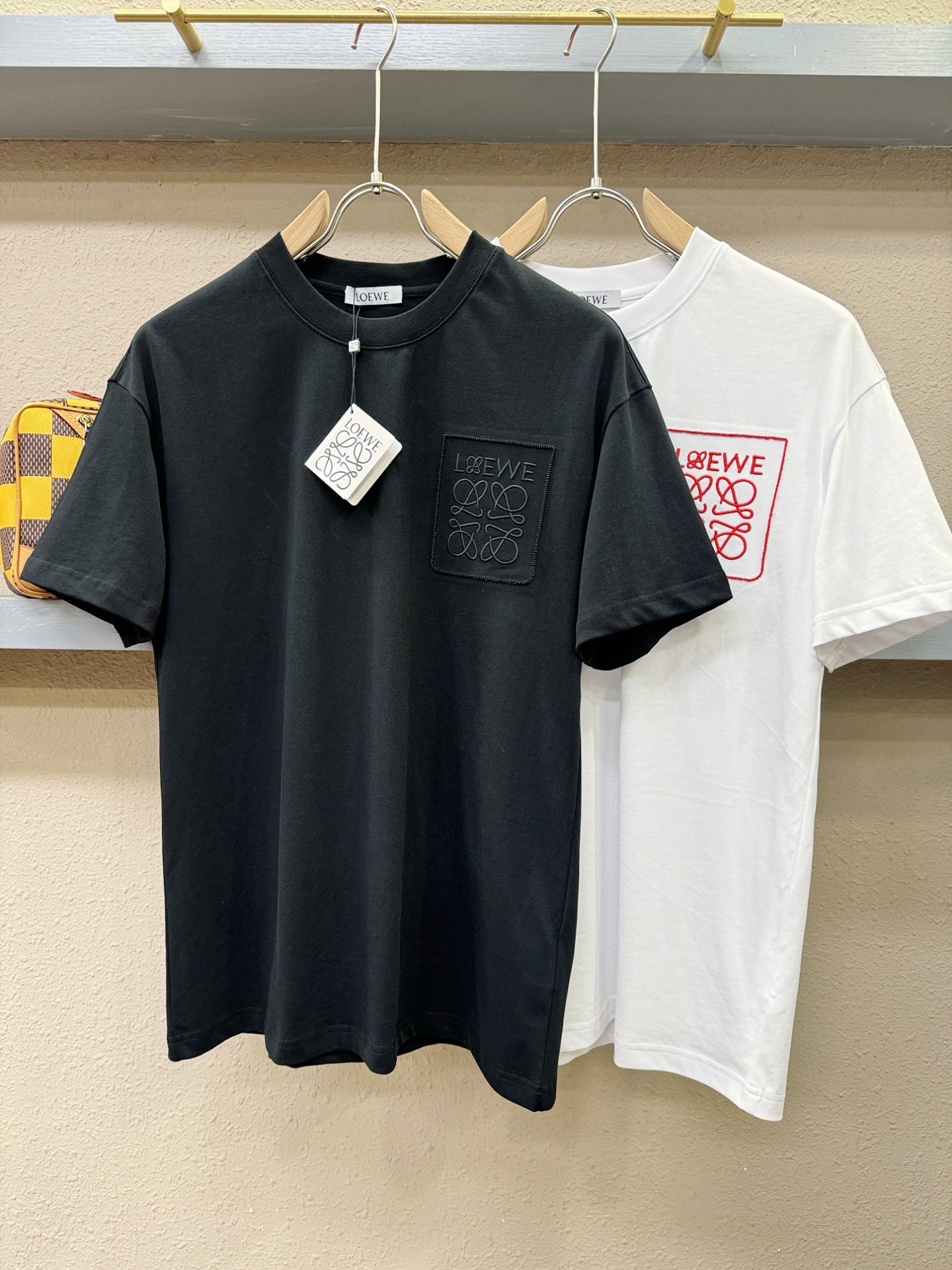 LOEWE罗意威 2026新款短袖T恤！走秀图案时尚休闲短袖T恤衫！设计logo设计！极具设计精选客供面