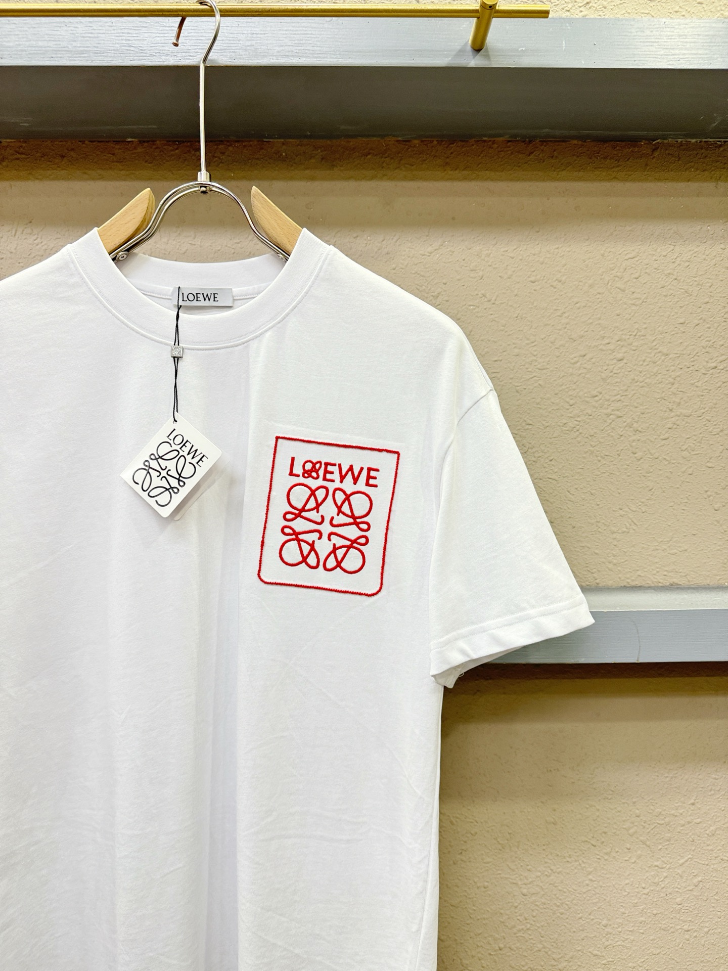 LOEWE罗意威 2026新款短袖T恤！走秀图案时尚休闲短袖T恤衫！设计logo设计！极具设计精选客供面